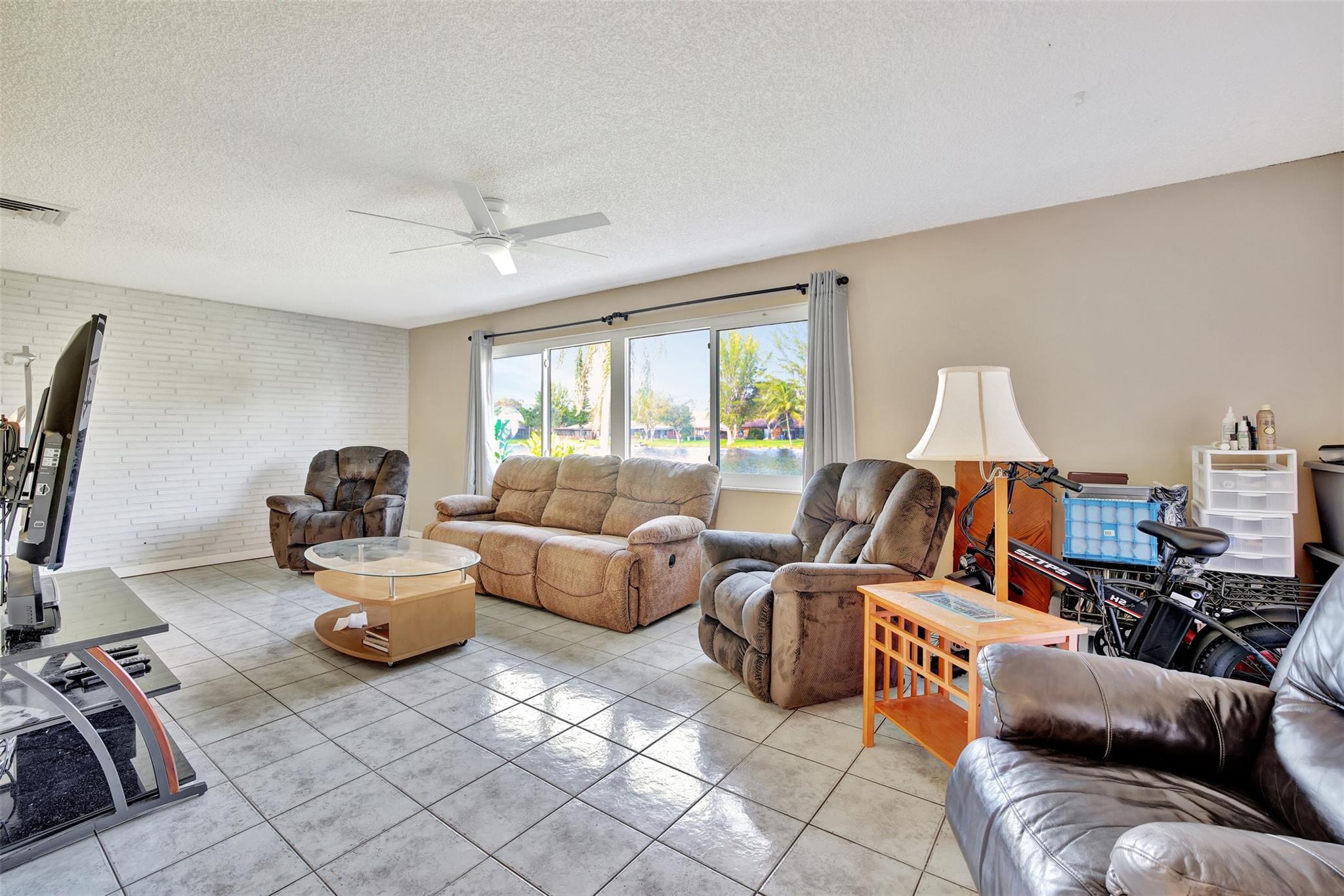 Pembroke Lakes Sec 1 76-4 - Residential