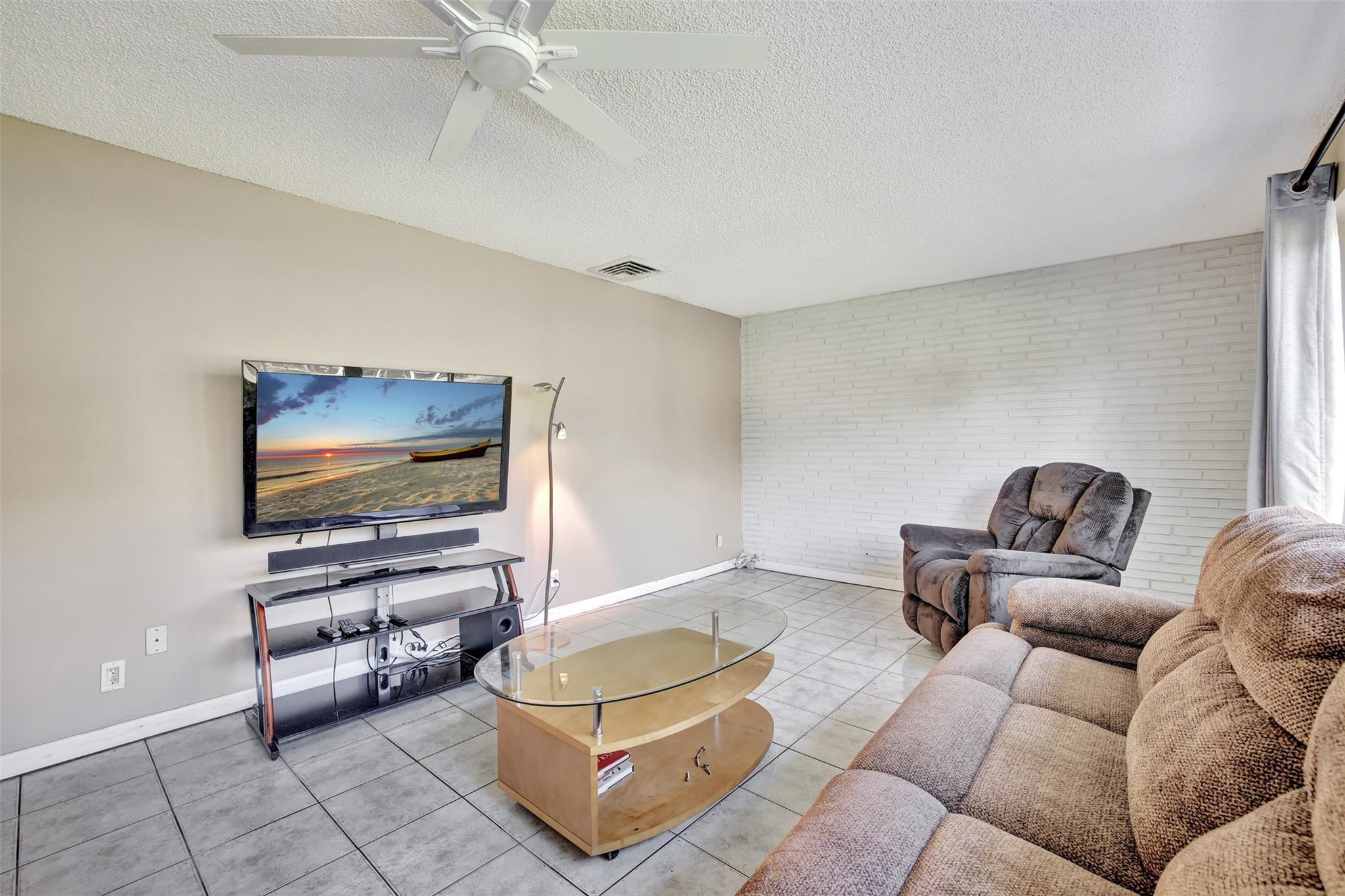 Pembroke Lakes Sec 1 76-4 - Residential