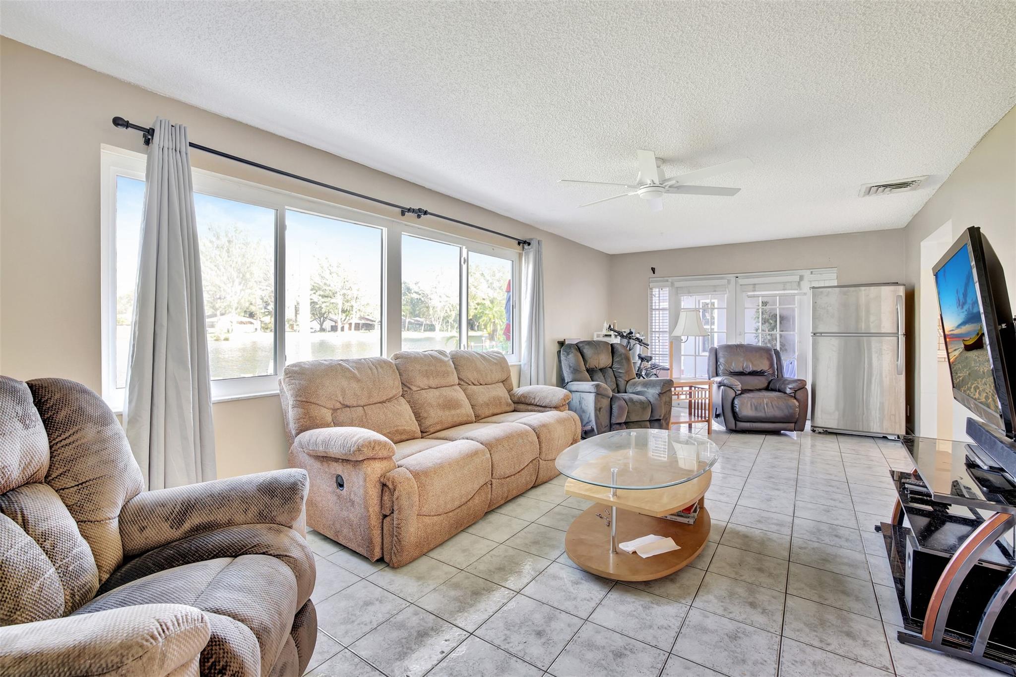 Pembroke Lakes Sec 1 76-4 - Residential