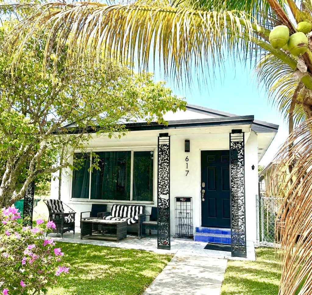 Photo of 617 N D Street, Lake Worth Beach, FL 33460 (MLS # B26066805)