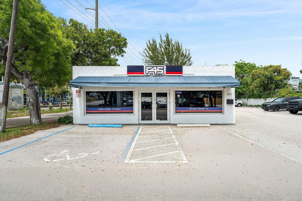 Photo of 301 NE 1st Street, Delray Beach, FL (MLS # B26021341)