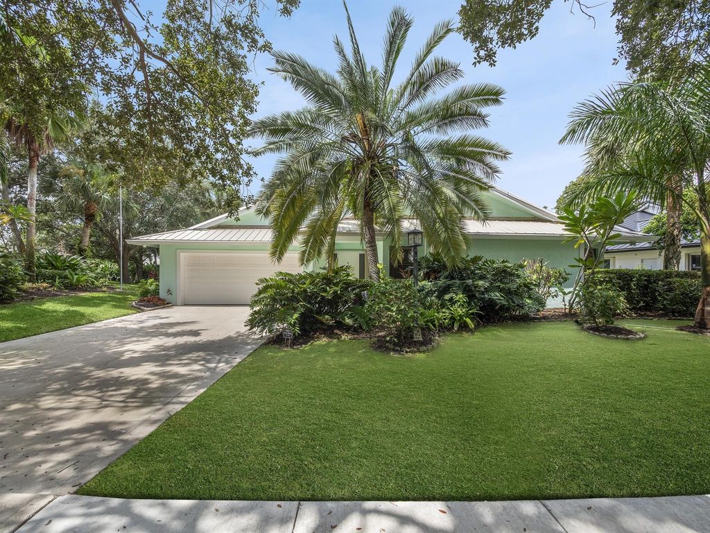 Photo of 18953 Still Lake Drive, Jupiter, FL 33458 (MLS # R10921181)