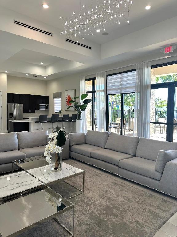 Las Ramblas at Via Ventura - Residential