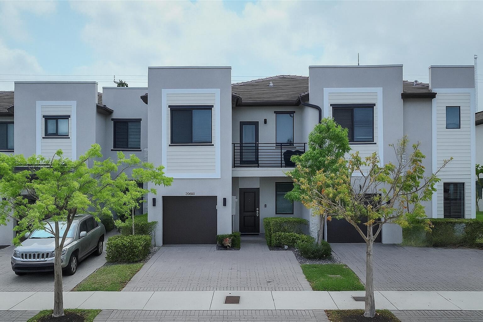 Las Ramblas at Via Ventur - Residential