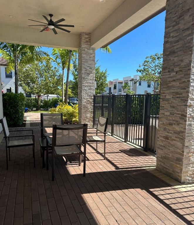 Las Ramblas at Via Ventura - Residential