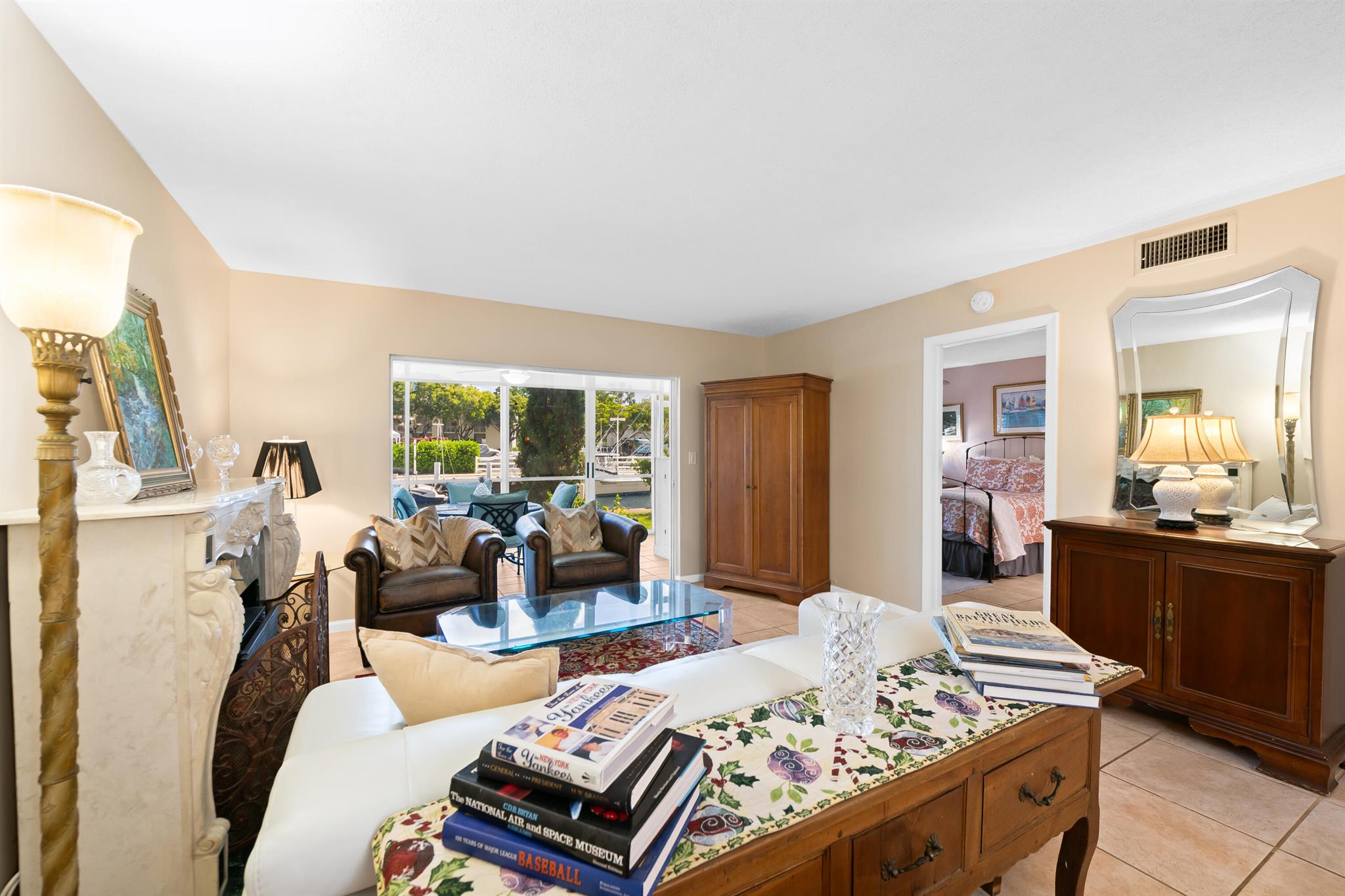 WINSTON BAY CONDO - Residential