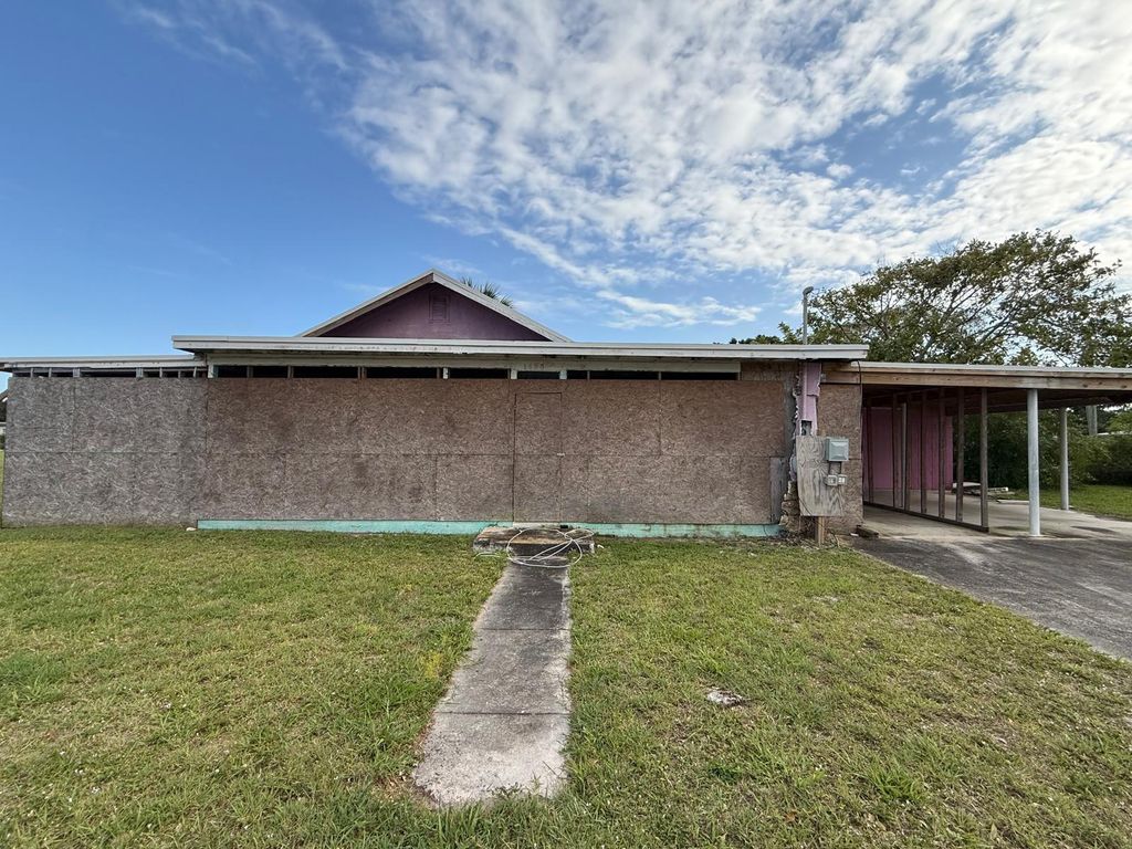 Photo of 1405 Avenue Q, Fort Pierce, FL 34950 (MLS # R11097912)