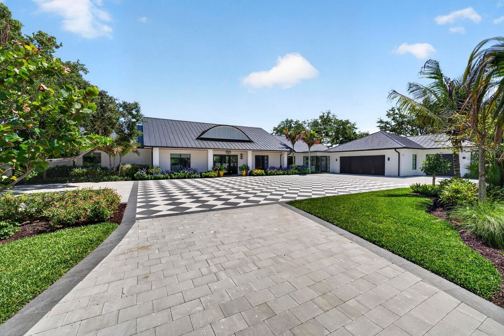 Photo of 519 Bay Drive, Vero Beach, FL 32963 (MLS # B26022398)