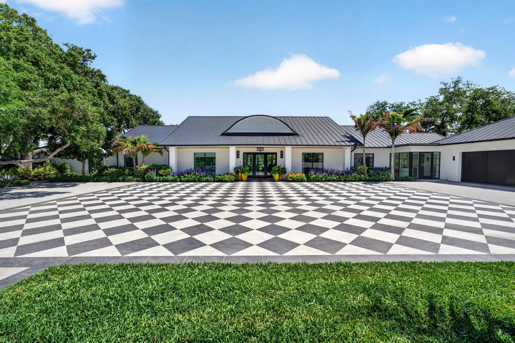 Photo of 519 Bay Drive, Vero Beach, FL 32963 (MLS # B26022398)