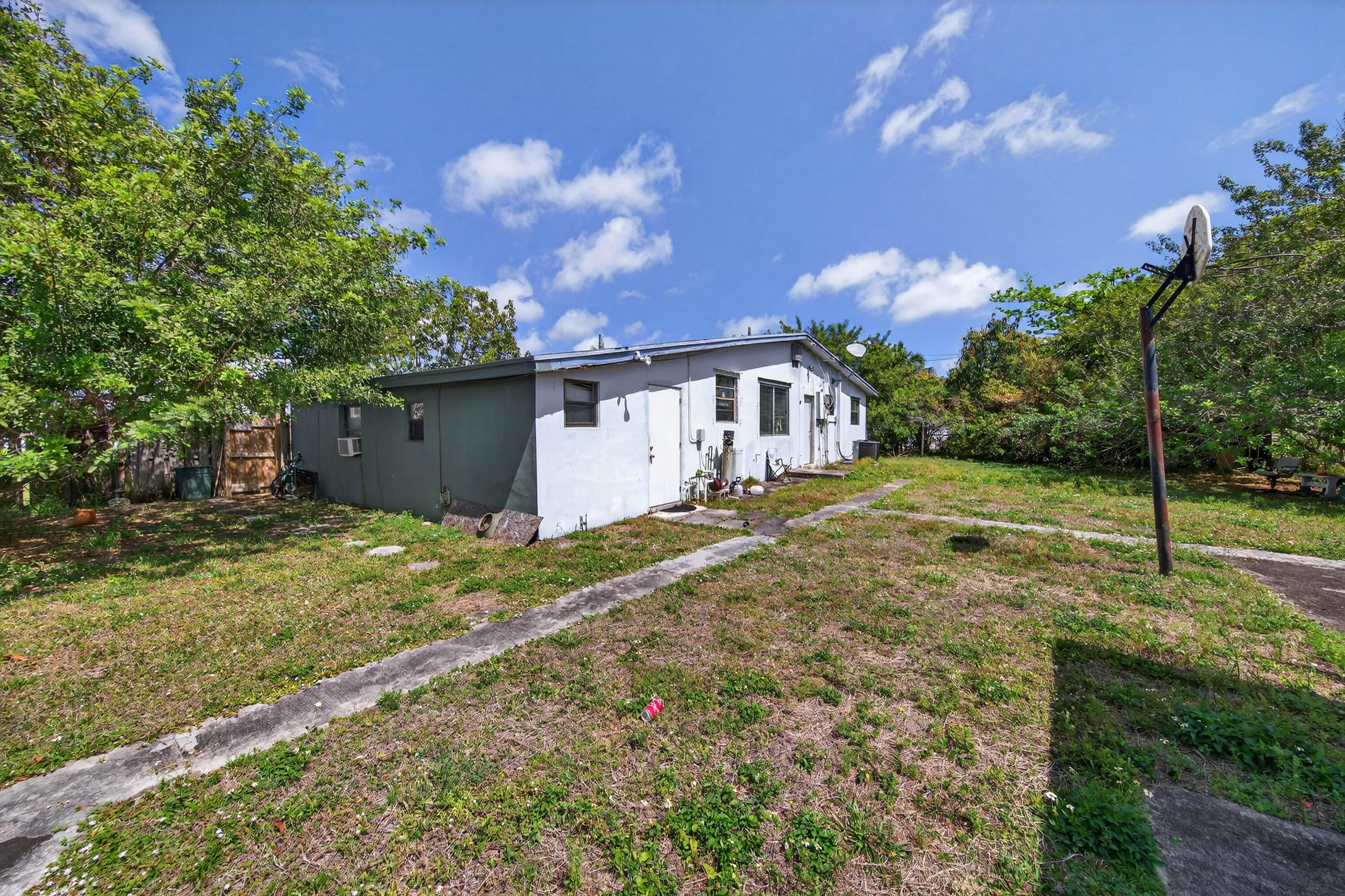 LAKE FOREST SEC 4 - Residential