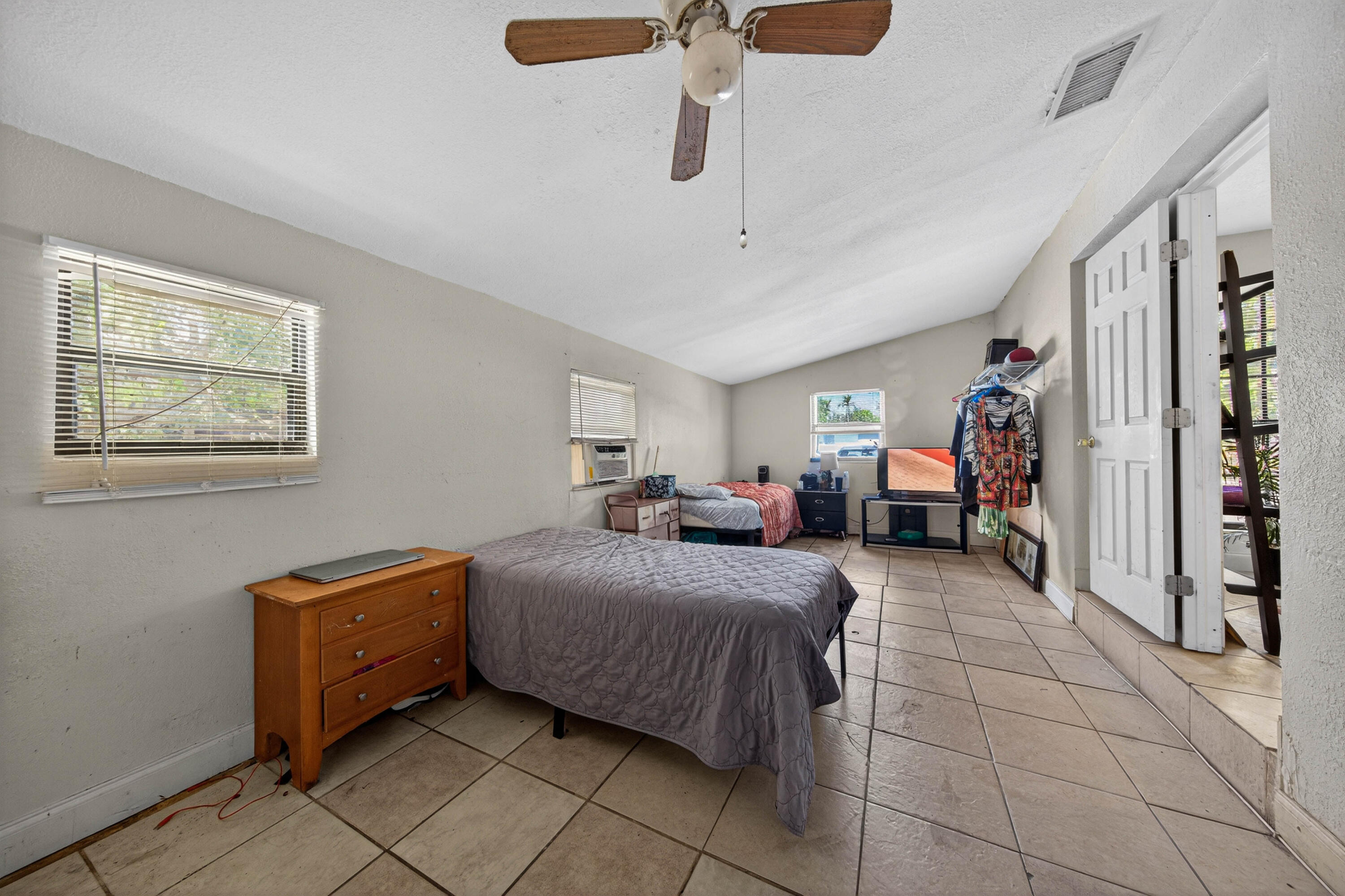 LAKE FOREST SEC 4 - Residential