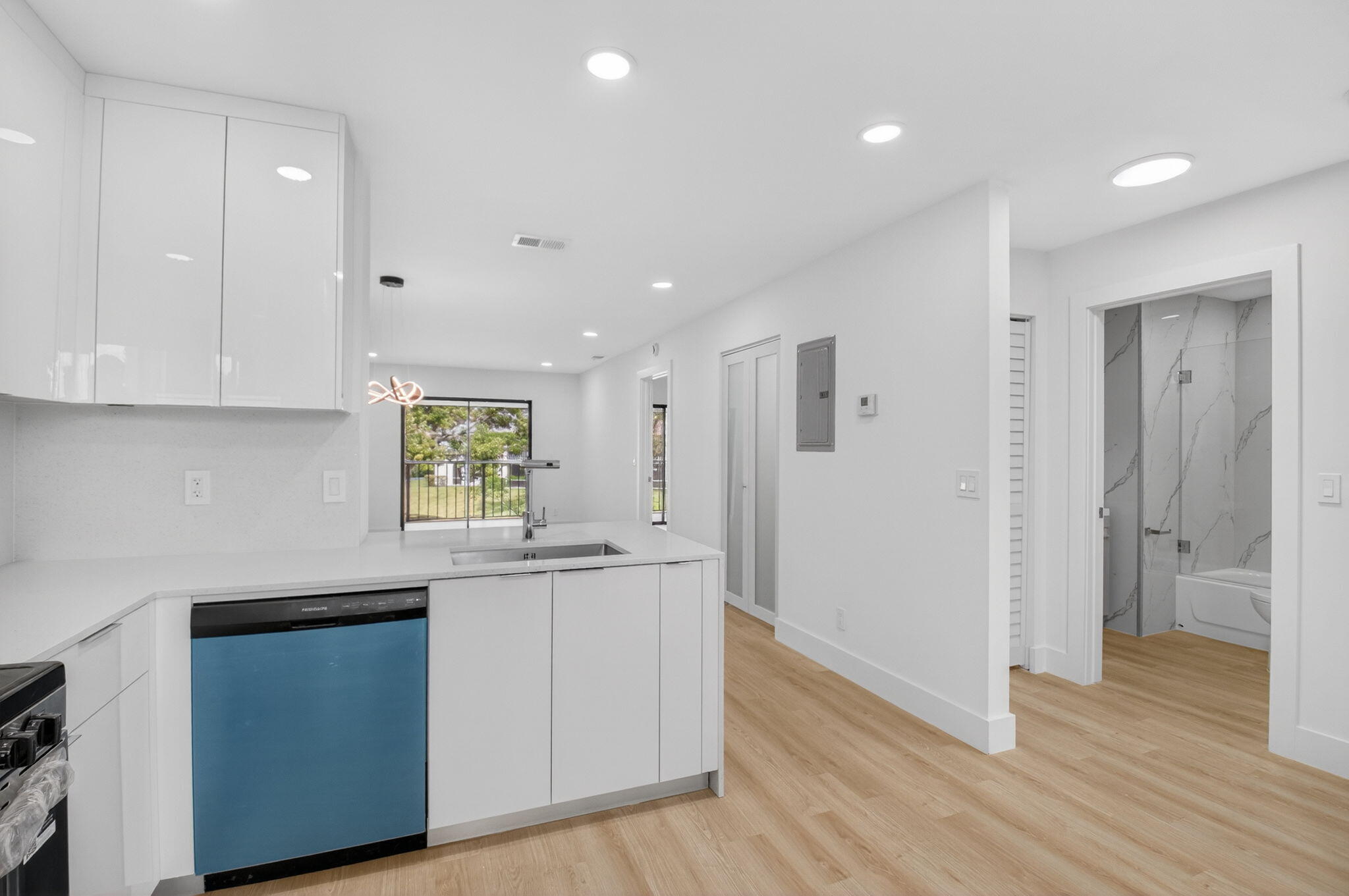 HIDDEN VALLEY SEC 1 - Residential Lease