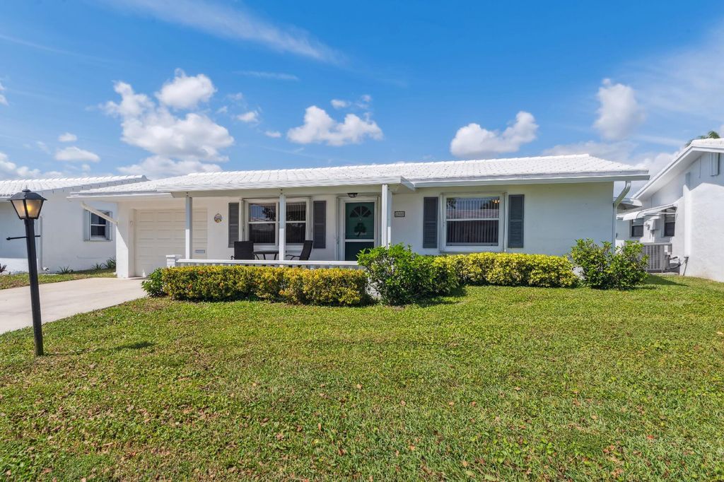 Photo of 2103 SW Park Drive, Boynton Beach, FL 33426 (MLS # R11068163)