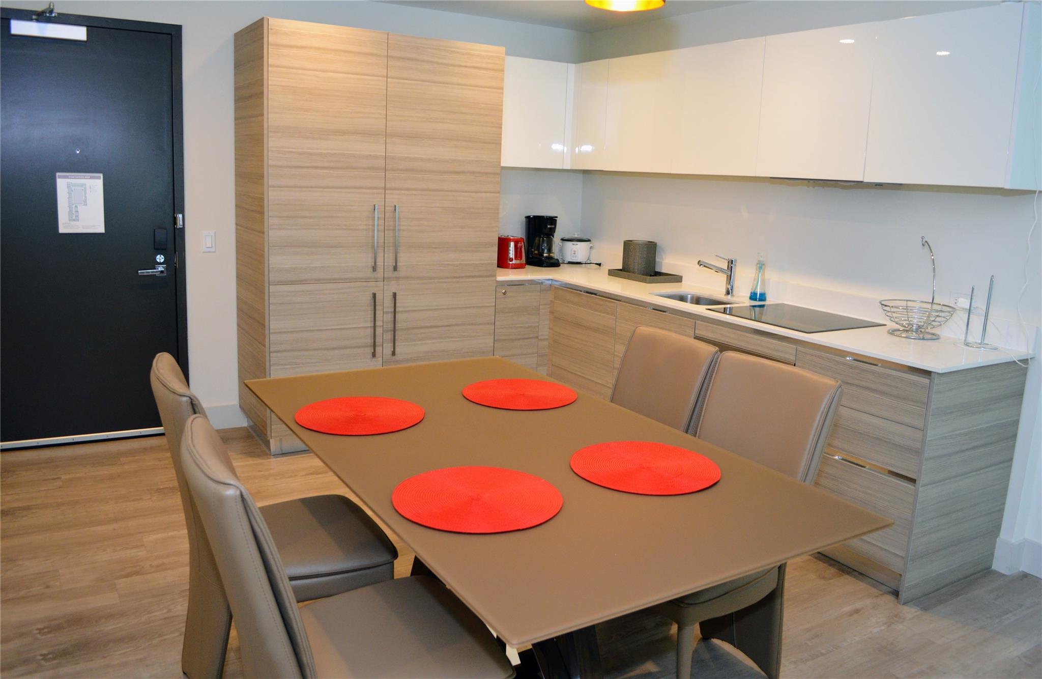 Costa Hollywood - Residential