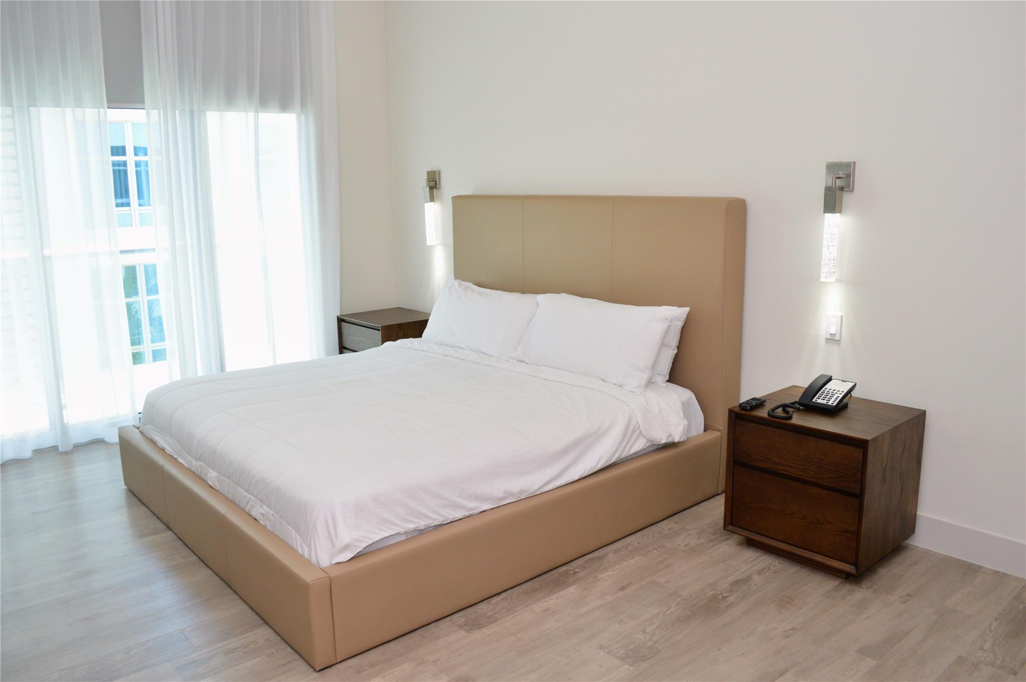 Costa Hollywood - Residential