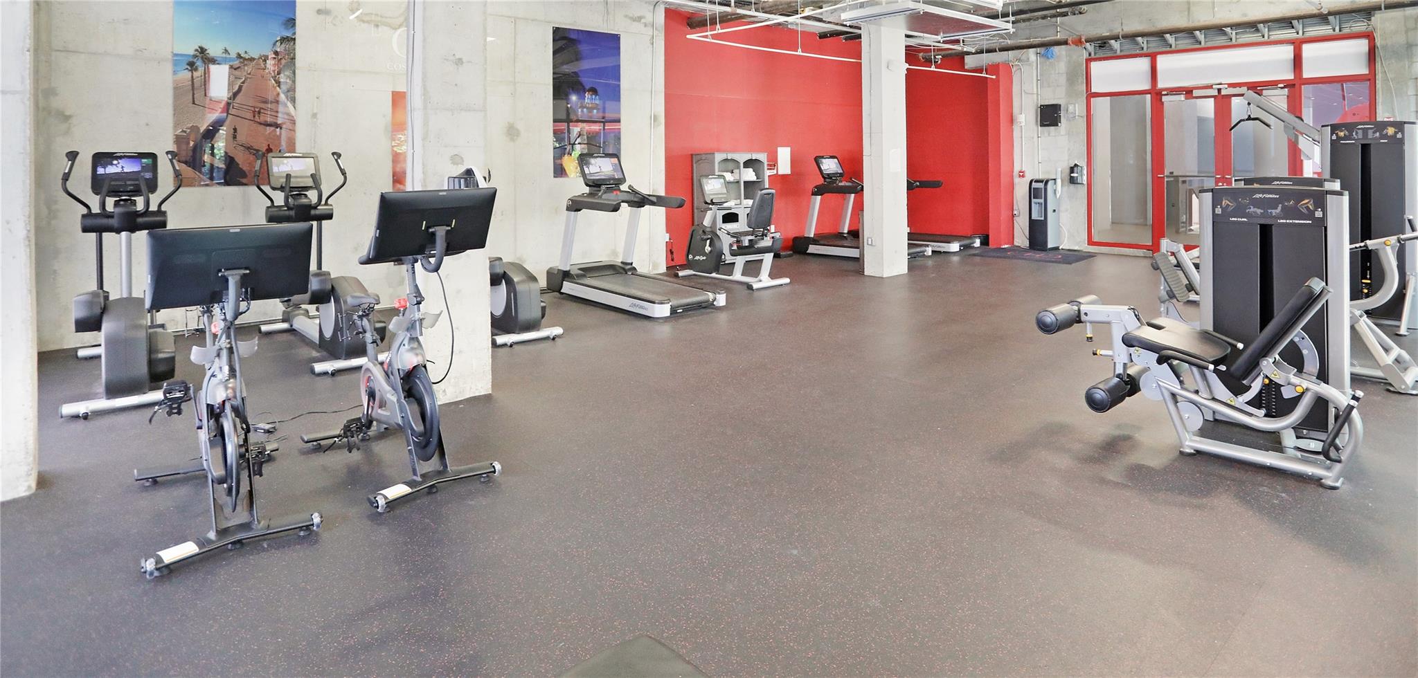 Costa Hollywood - Residential