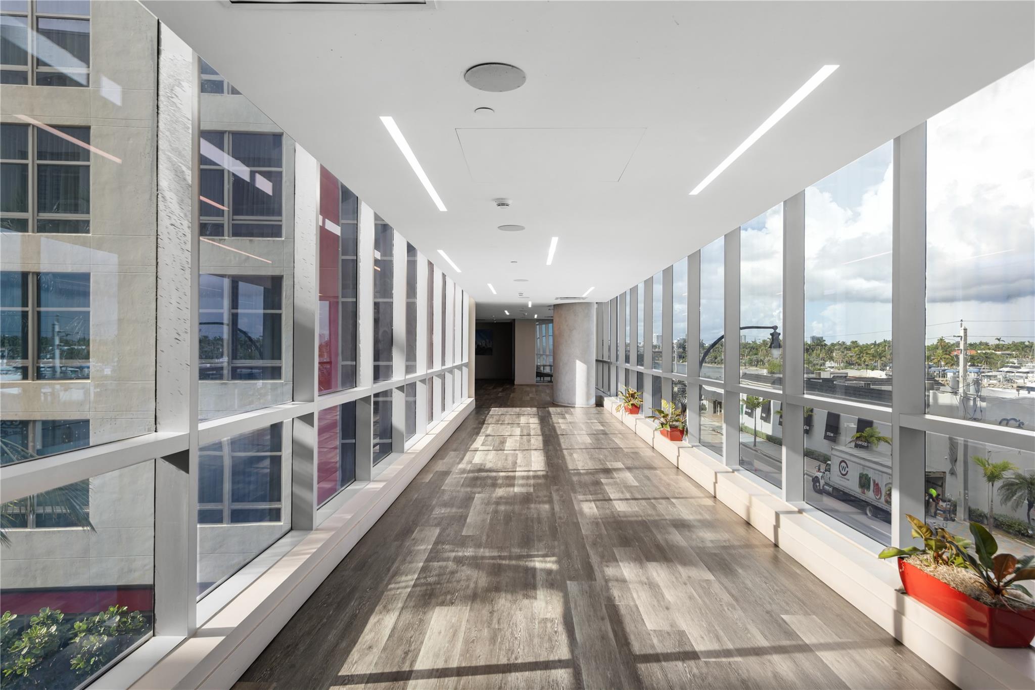 Costa Hollywood - Residential