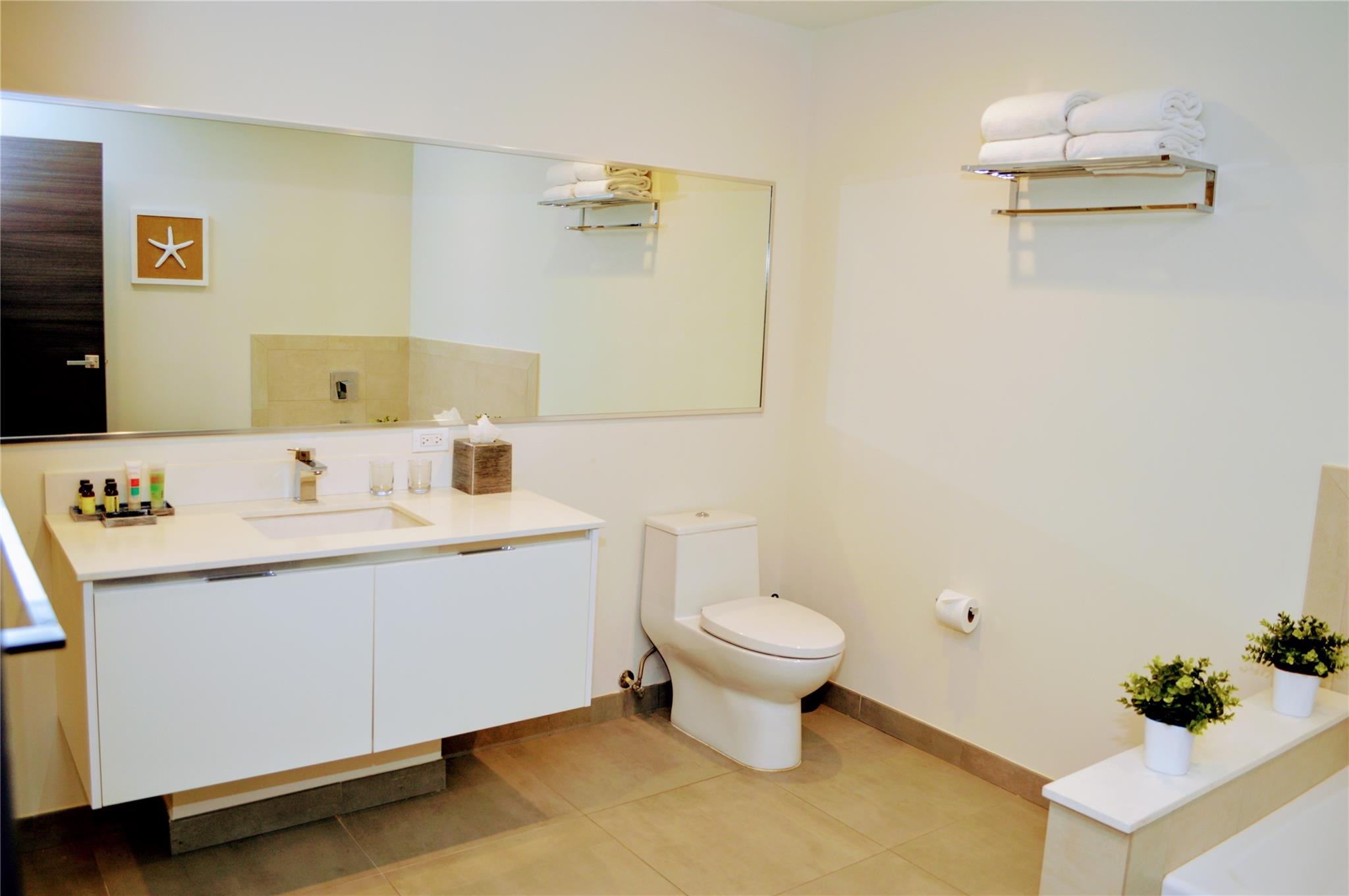 Costa Hollywood - Residential