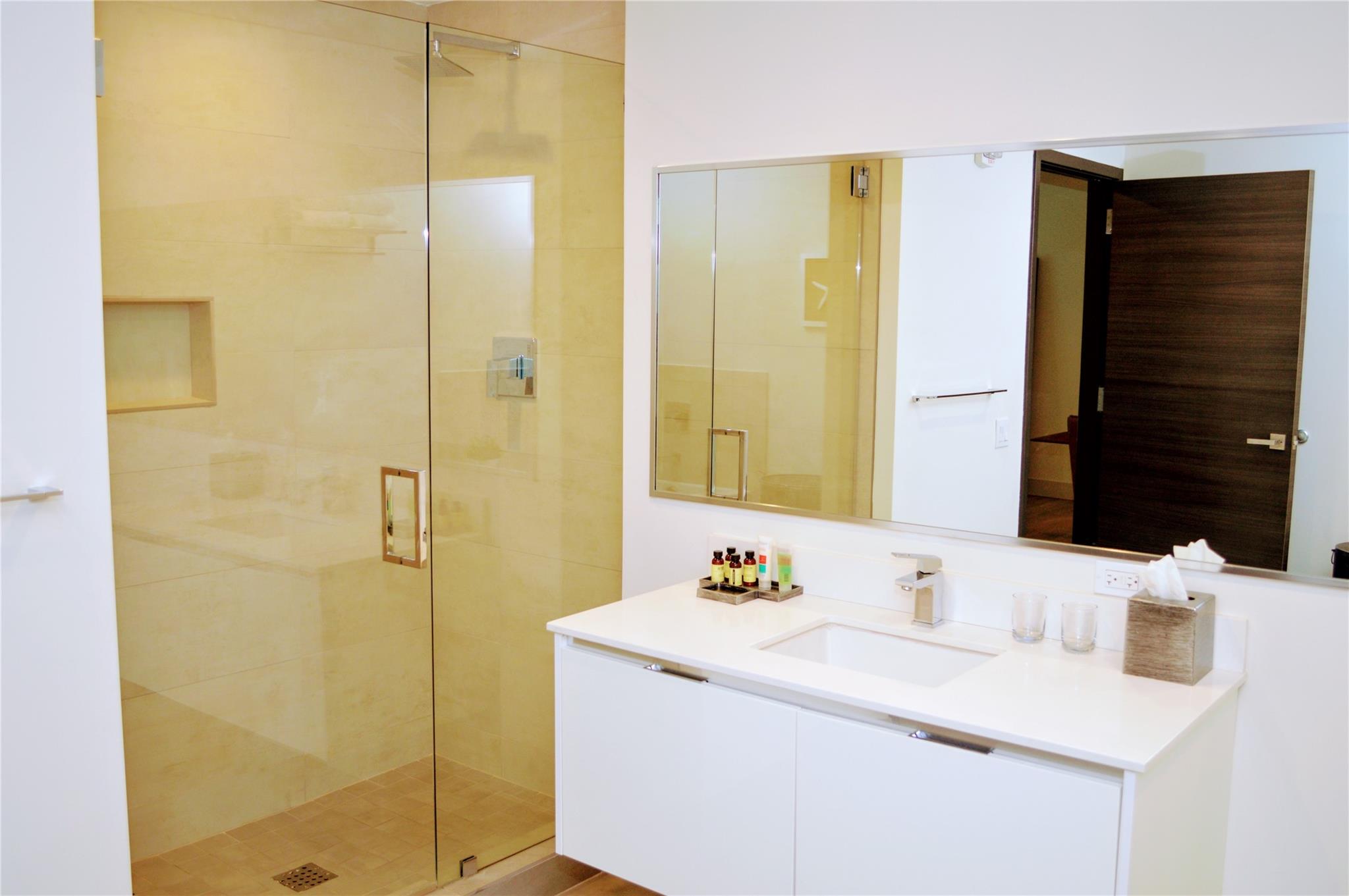 Costa Hollywood - Residential