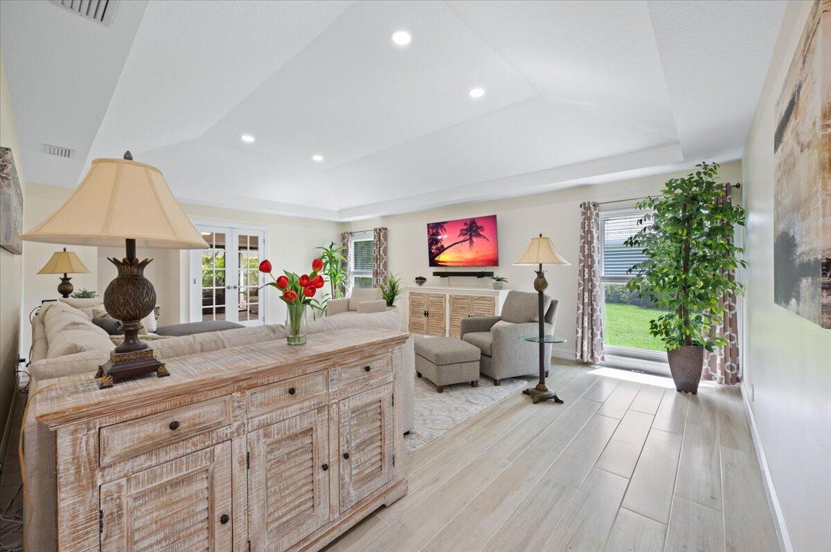 EASTPOINTE COUNTRY CLUB 8 - Residential