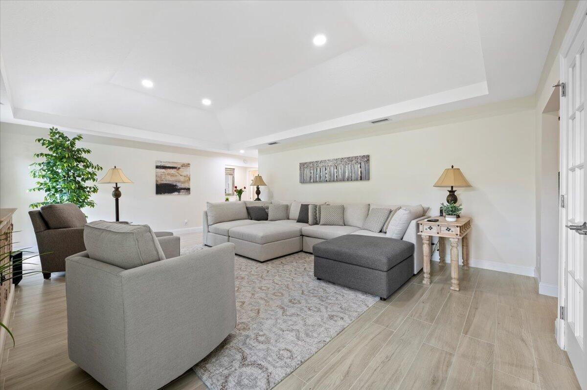 EASTPOINTE COUNTRY CLUB 8 - Residential