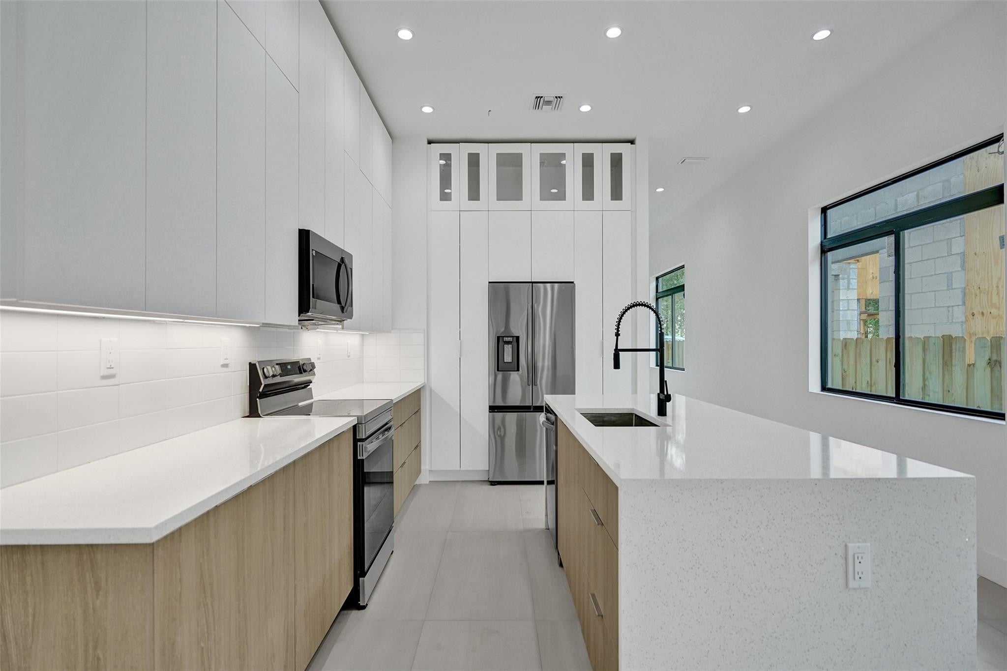 606 SW 7TH Avenue