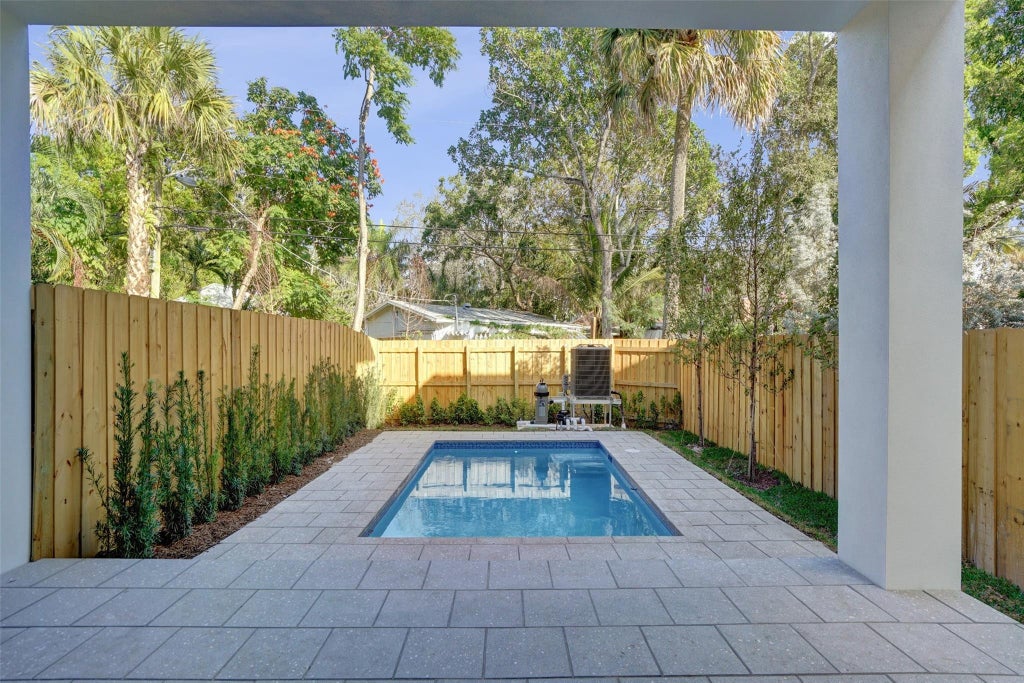 Photo of 606 SW 7TH Avenue, Fort Lauderdale, FL 33315 (MLS # B26069307)