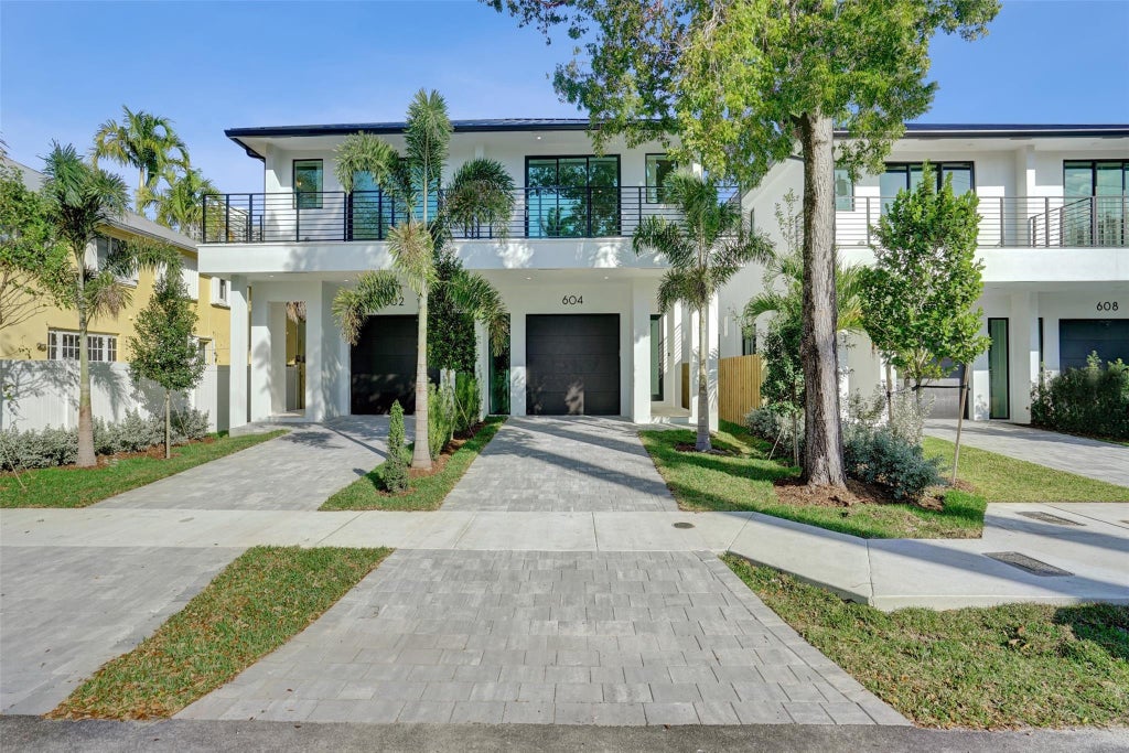 Photo of 606 SW 7TH Avenue, Fort Lauderdale, FL 33315 (MLS # B26069307)