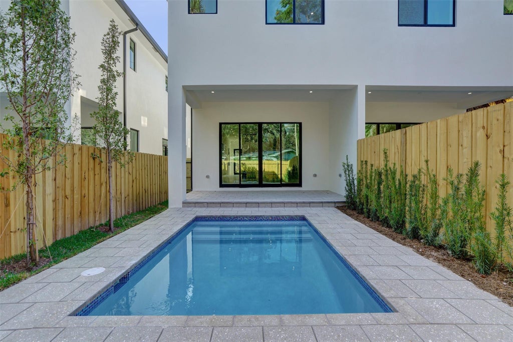 Photo of 606 SW 7TH Avenue, Fort Lauderdale, FL 33315 (MLS # B26069307)