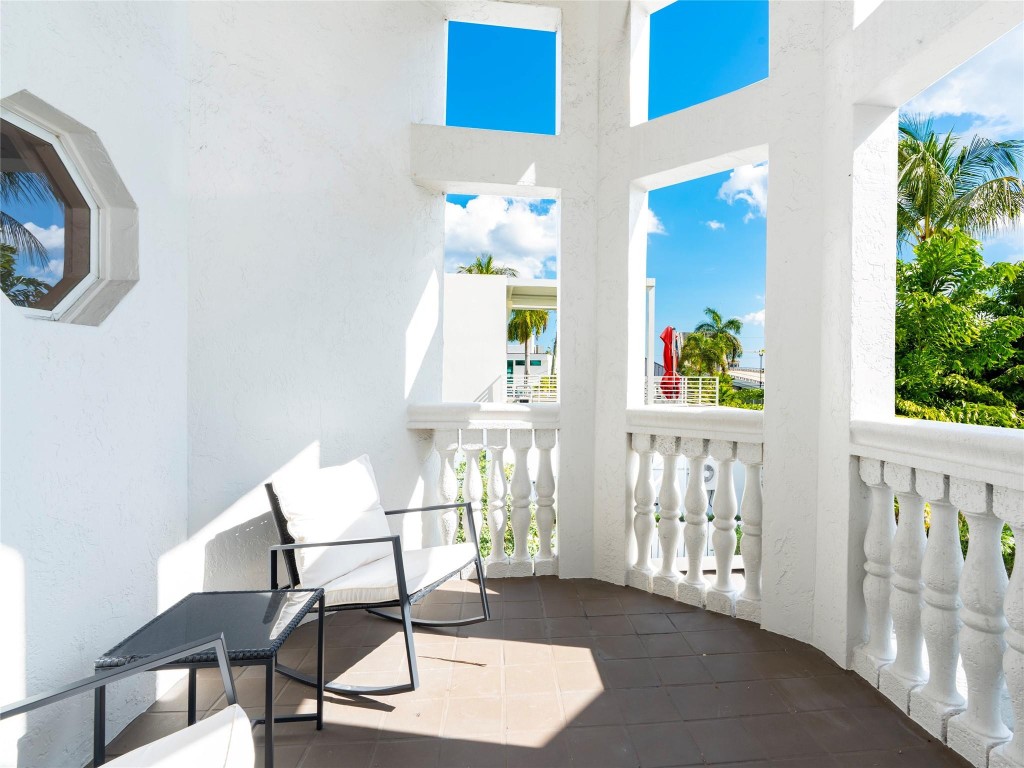 Lauderdale Shores Corr - Residential