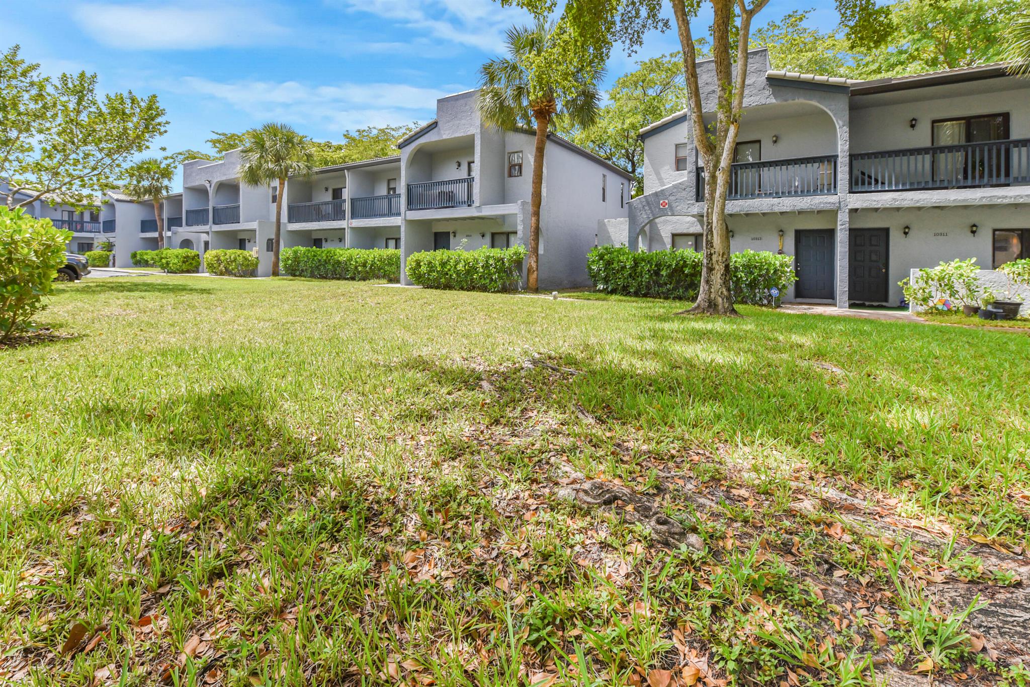 CORAL SPRINGS ESTATE TOWN - Residential