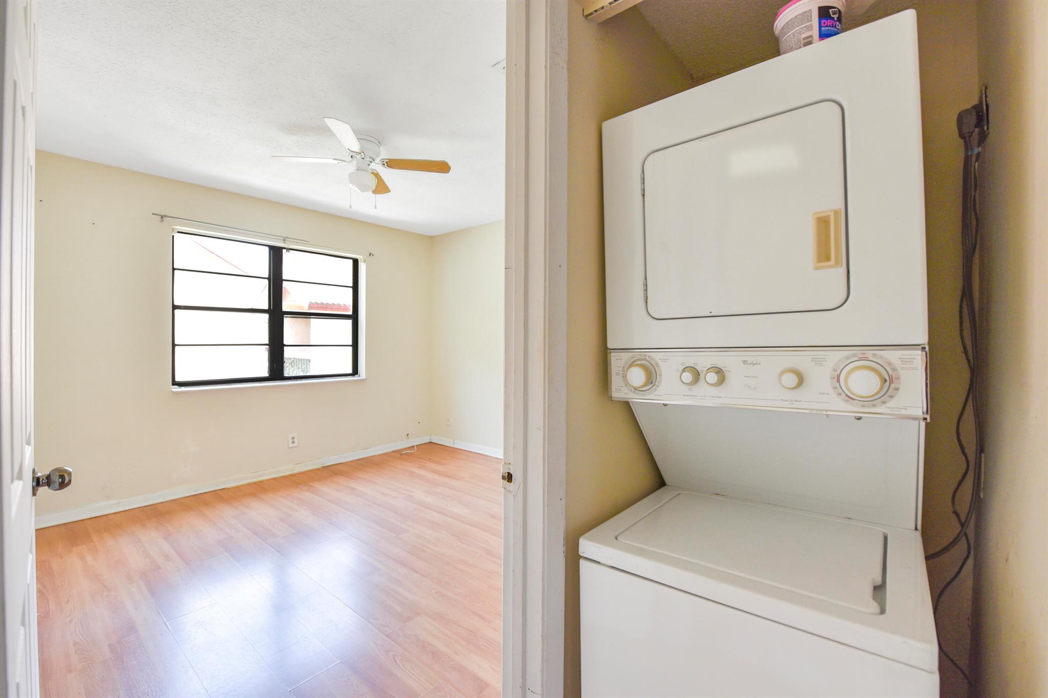 CORAL SPRINGS ESTATE TOWN - Residential