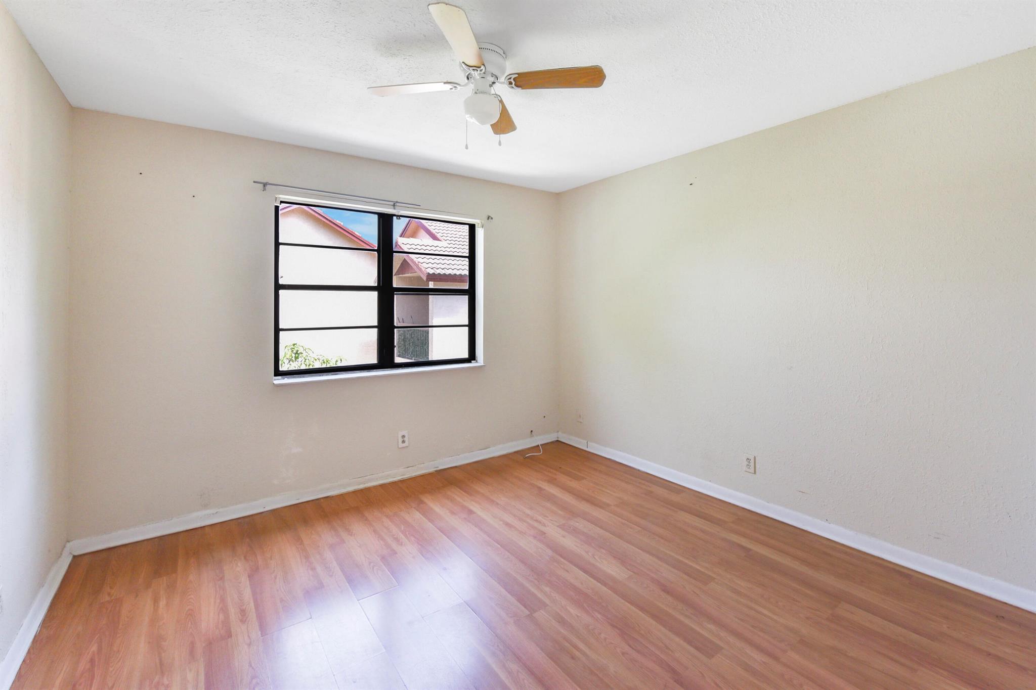CORAL SPRINGS ESTATE TOWN - Residential