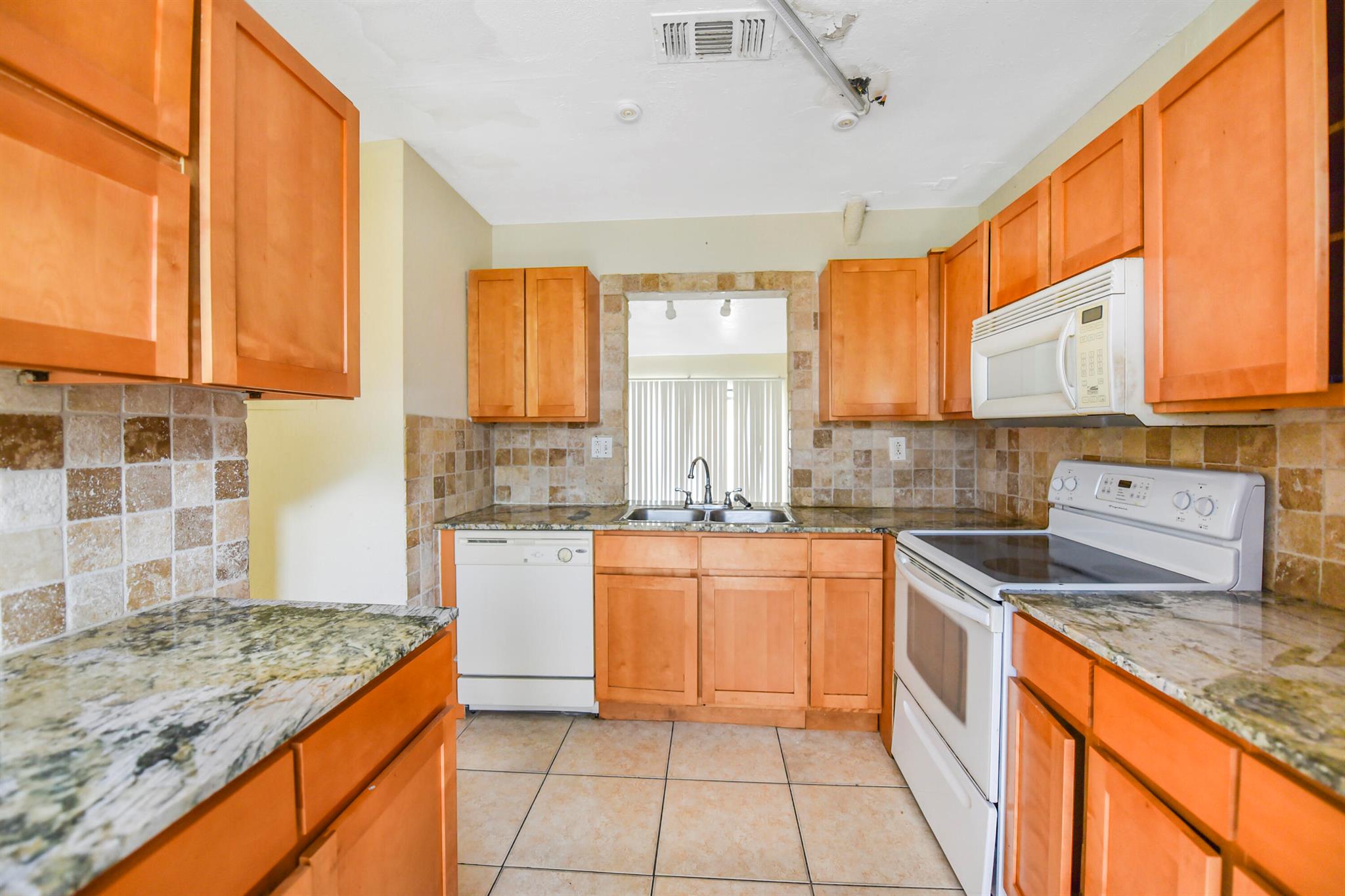 CORAL SPRINGS ESTATE TOWN - Residential