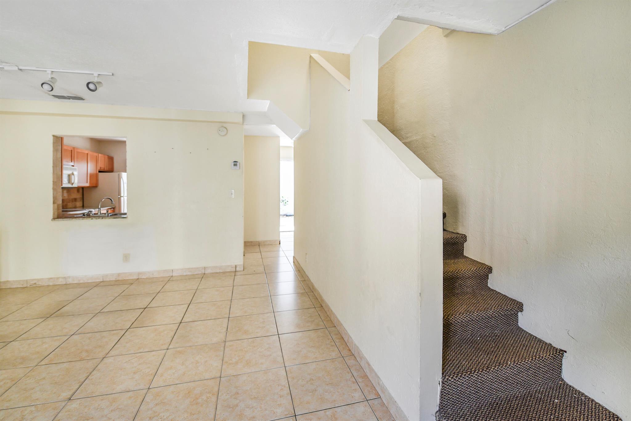 CORAL SPRINGS ESTATE TOWN - Residential