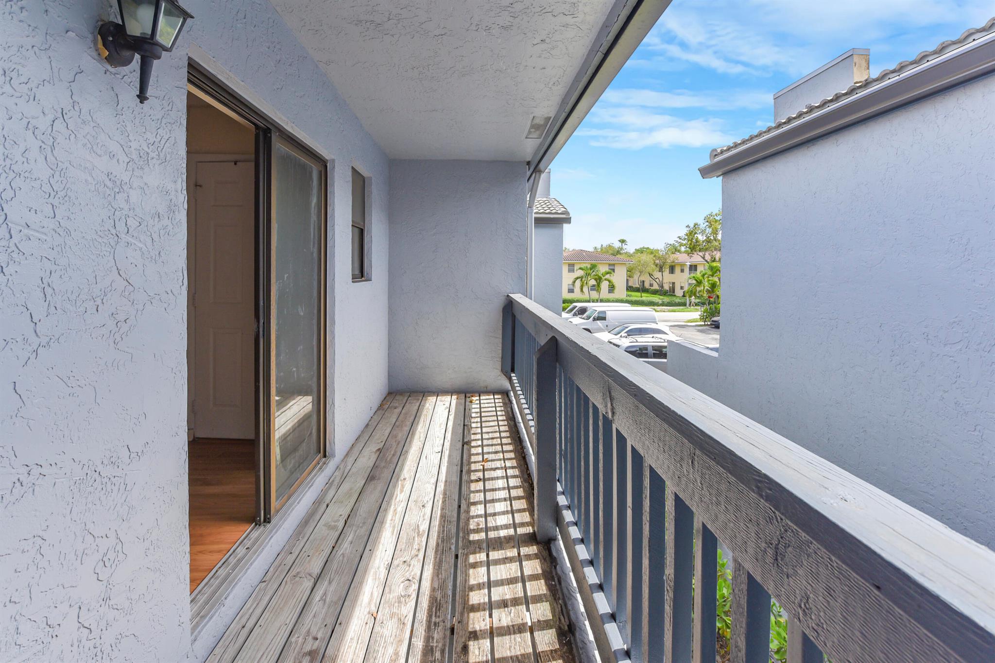 CORAL SPRINGS ESTATE TOWN - Residential