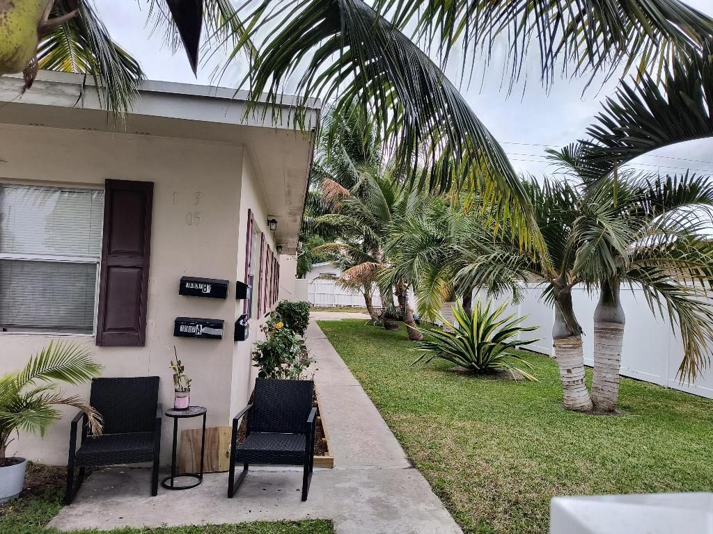 Photo of 1007 S E Street #A, Lake Worth Beach, FL 33460 (MLS # R11157404)