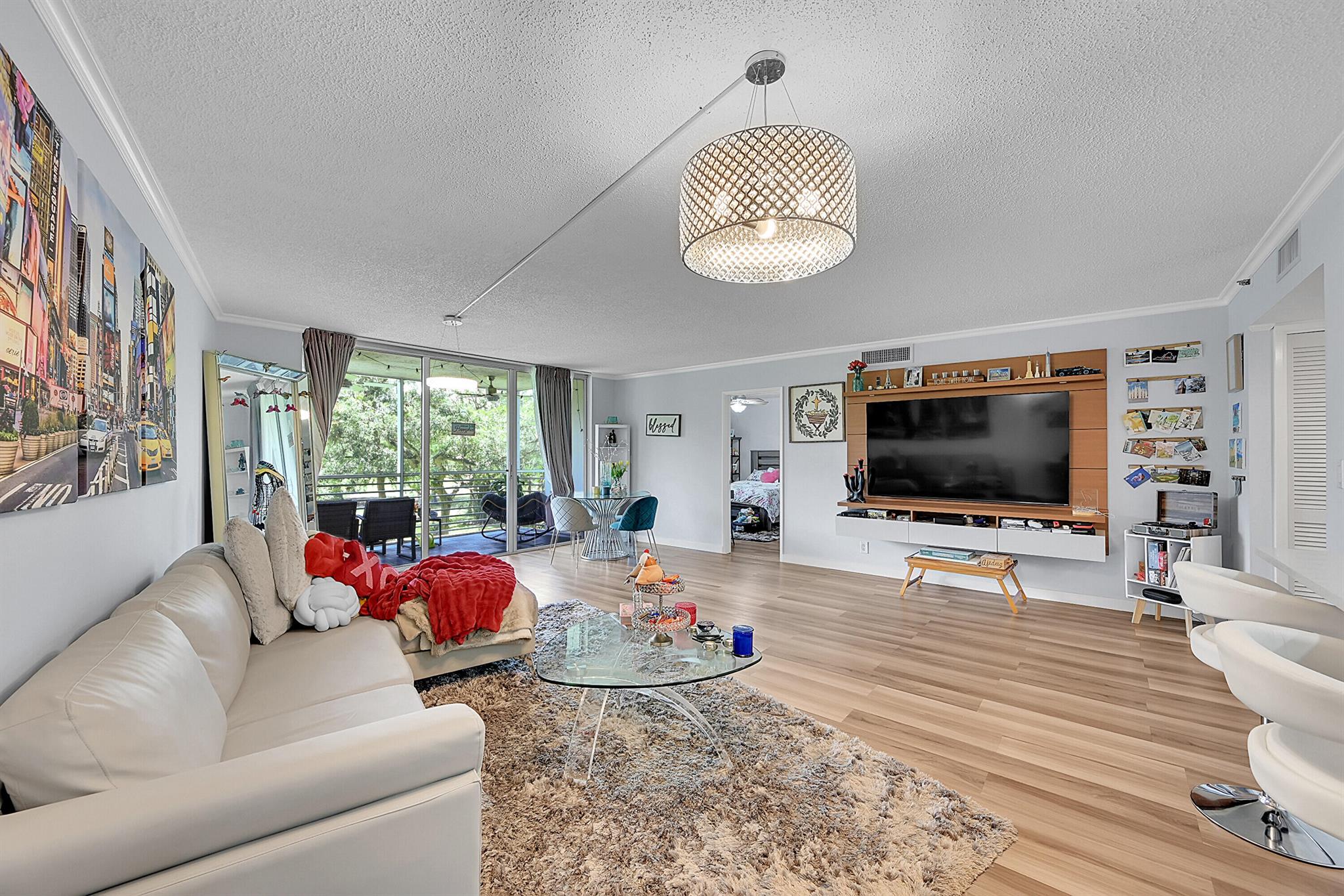 625 Oaks Drive 304