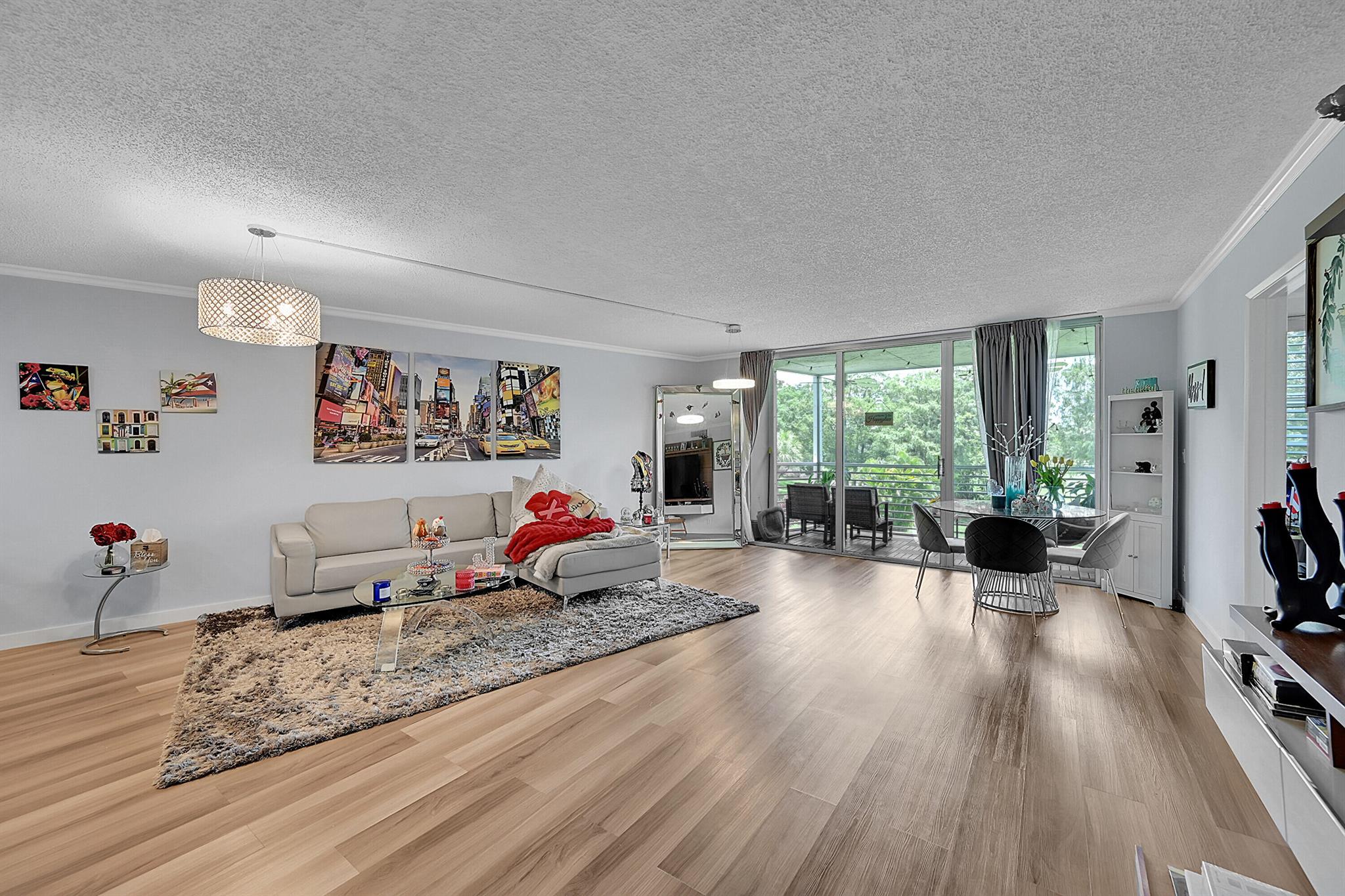 625 Oaks Drive 304