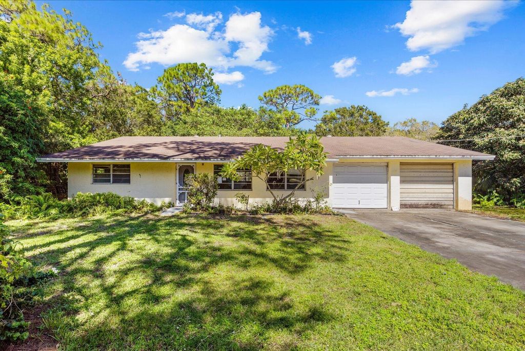 Photo of 300 Bradley Street, Fort Pierce, FL 34982 (MLS # R11133257)