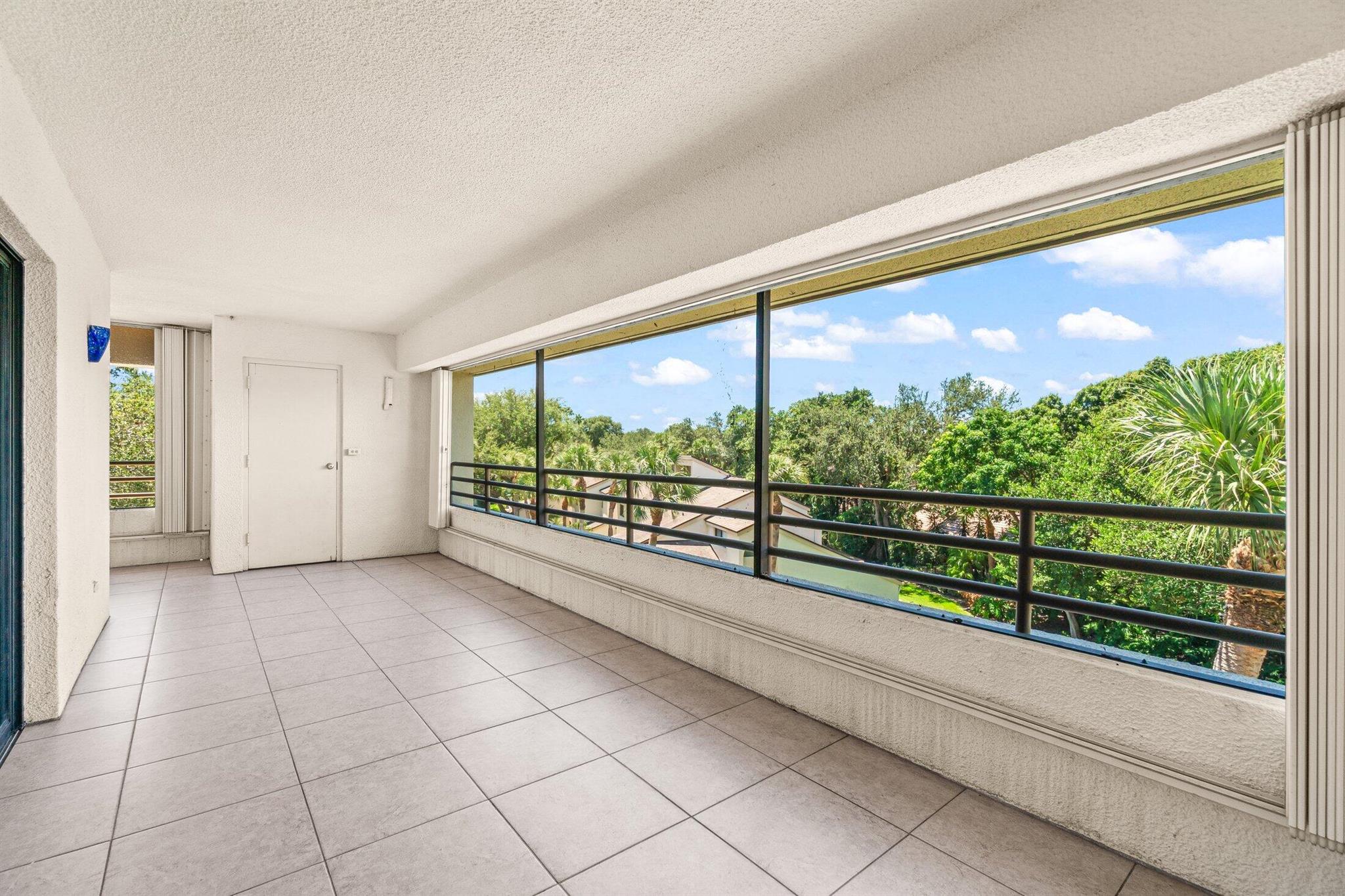 OAK HARBOUR - Residential