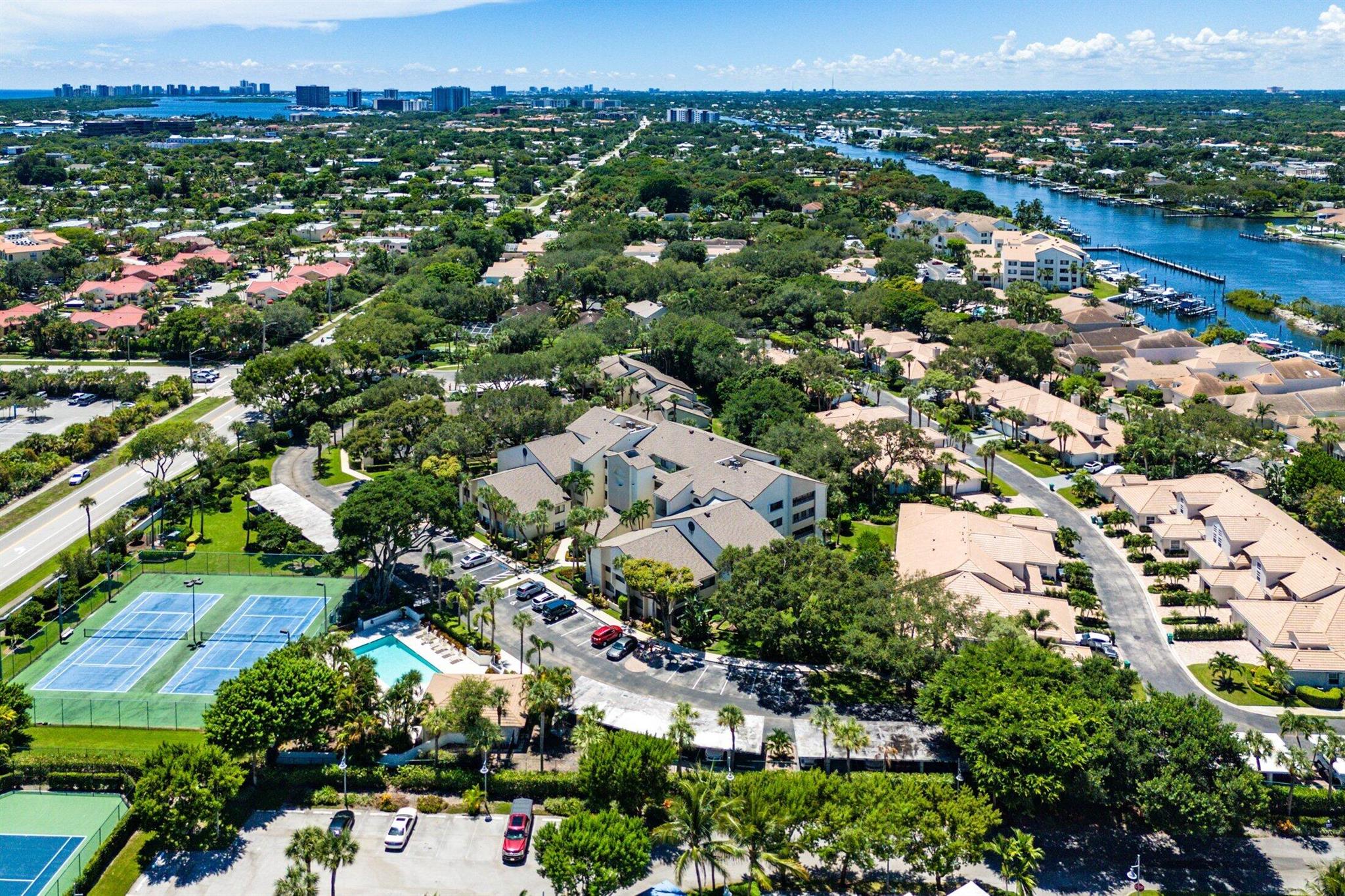 OAK HARBOUR - Residential