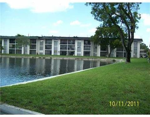Condominium in Fort Lauderdale FL 7910 Colony Cir Cir.jpg
