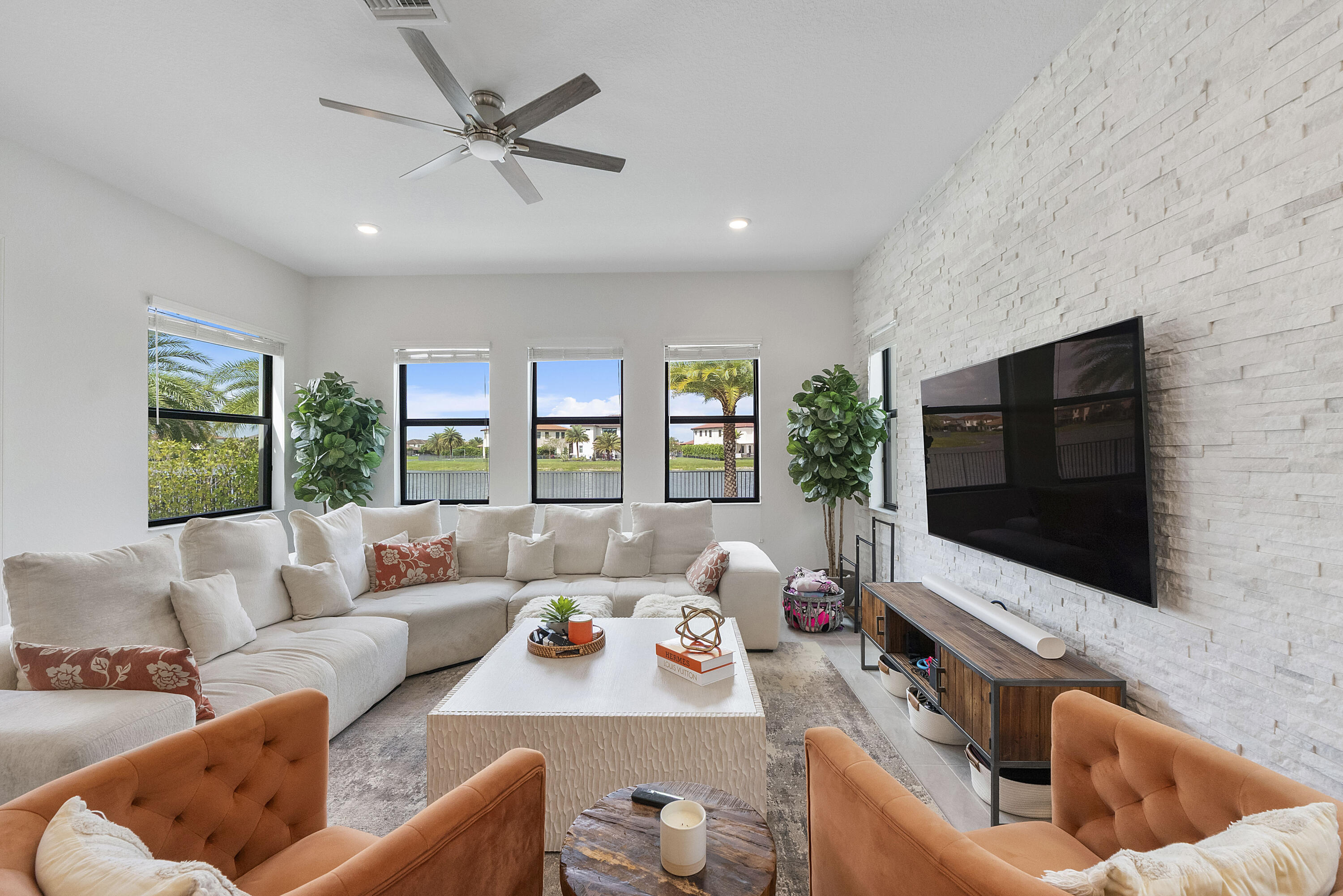 PARKLAND BAY - Residential