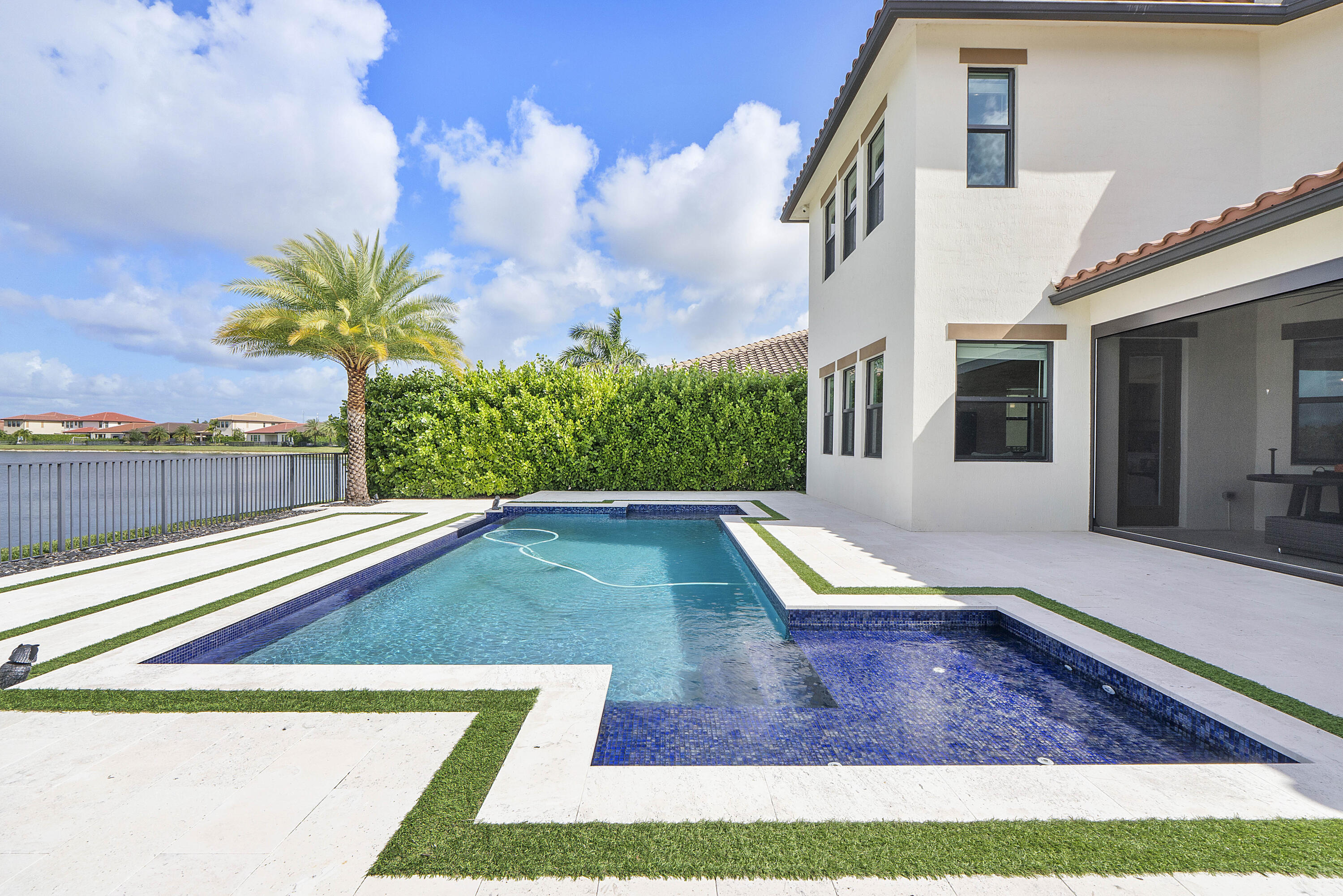 PARKLAND BAY - Residential