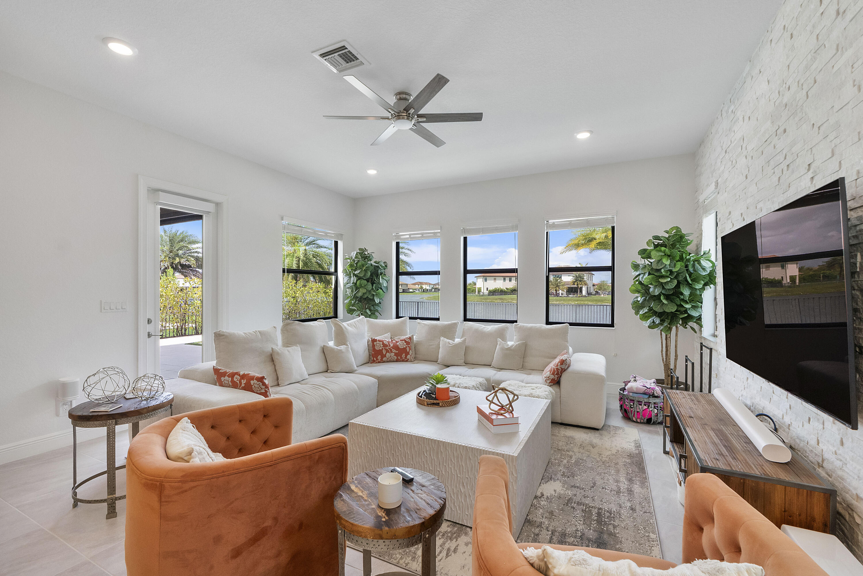 PARKLAND BAY - Residential