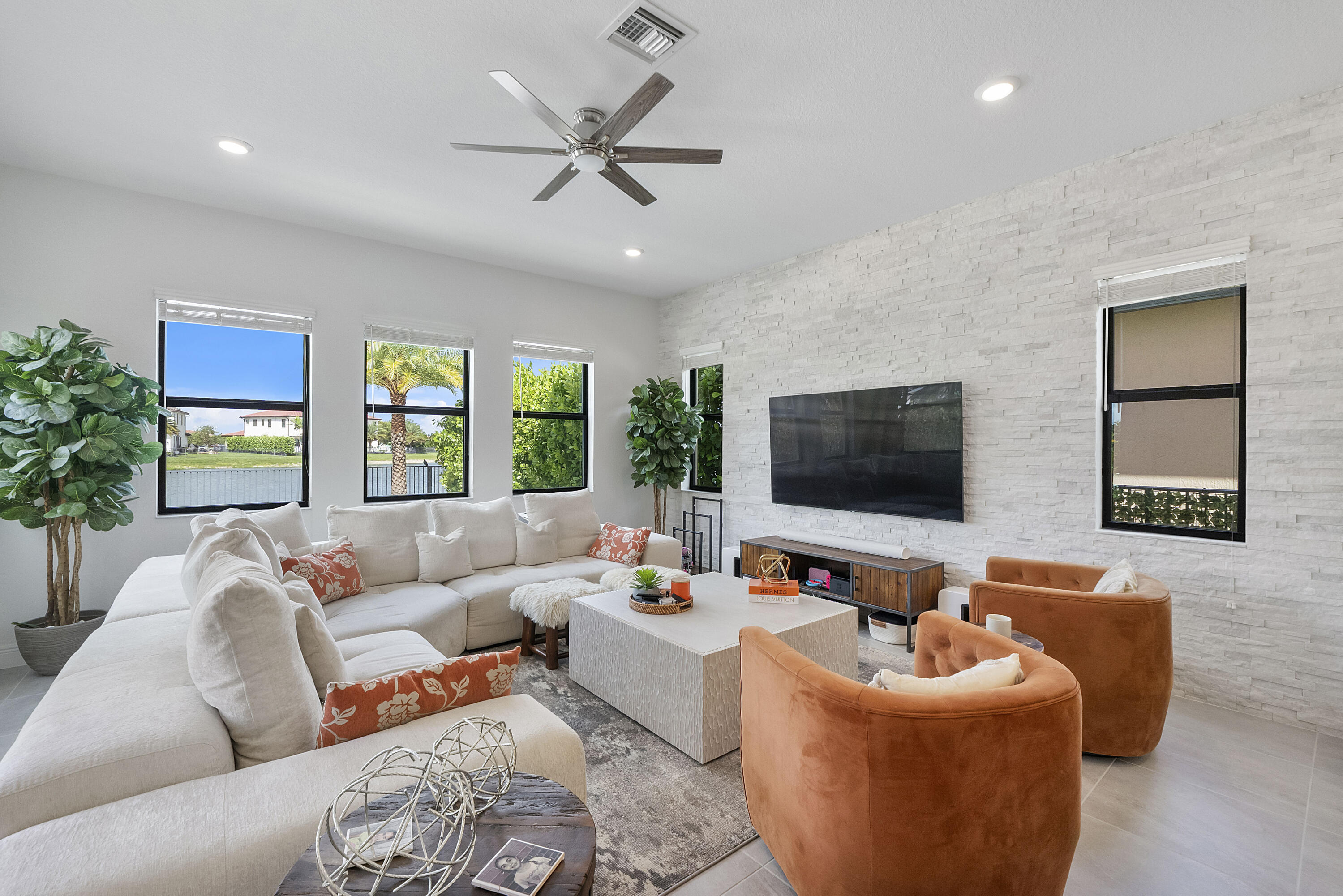 PARKLAND BAY - Residential