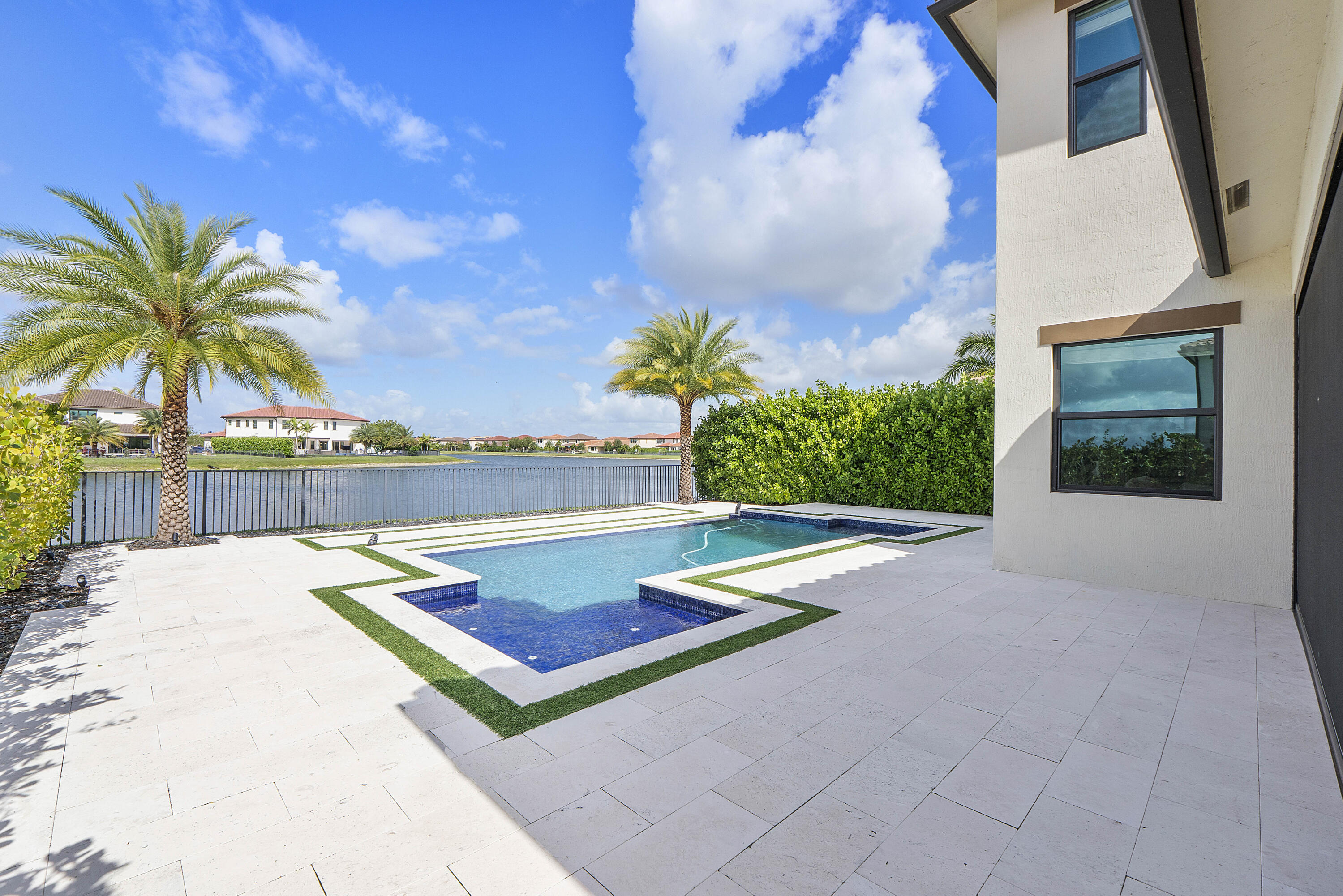 PARKLAND BAY - Residential