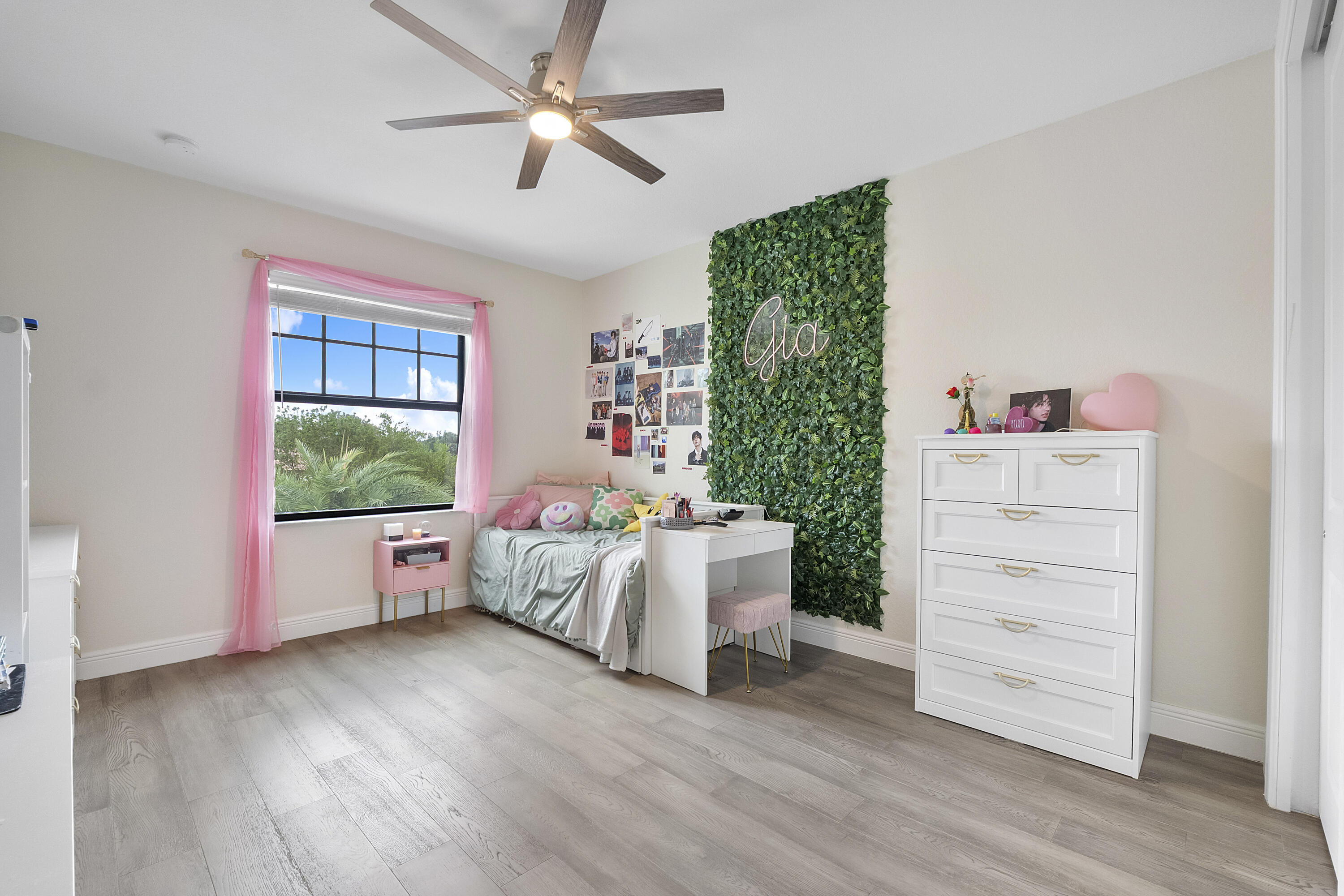 PARKLAND BAY - Residential