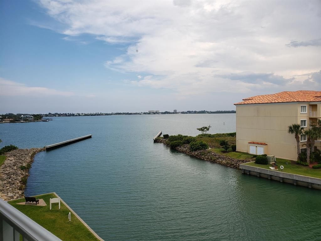 Photo of 5 Harbour Isle Drive Dr E #Ph02, Fort Pierce, FL 34949 (MLS # R10758379)